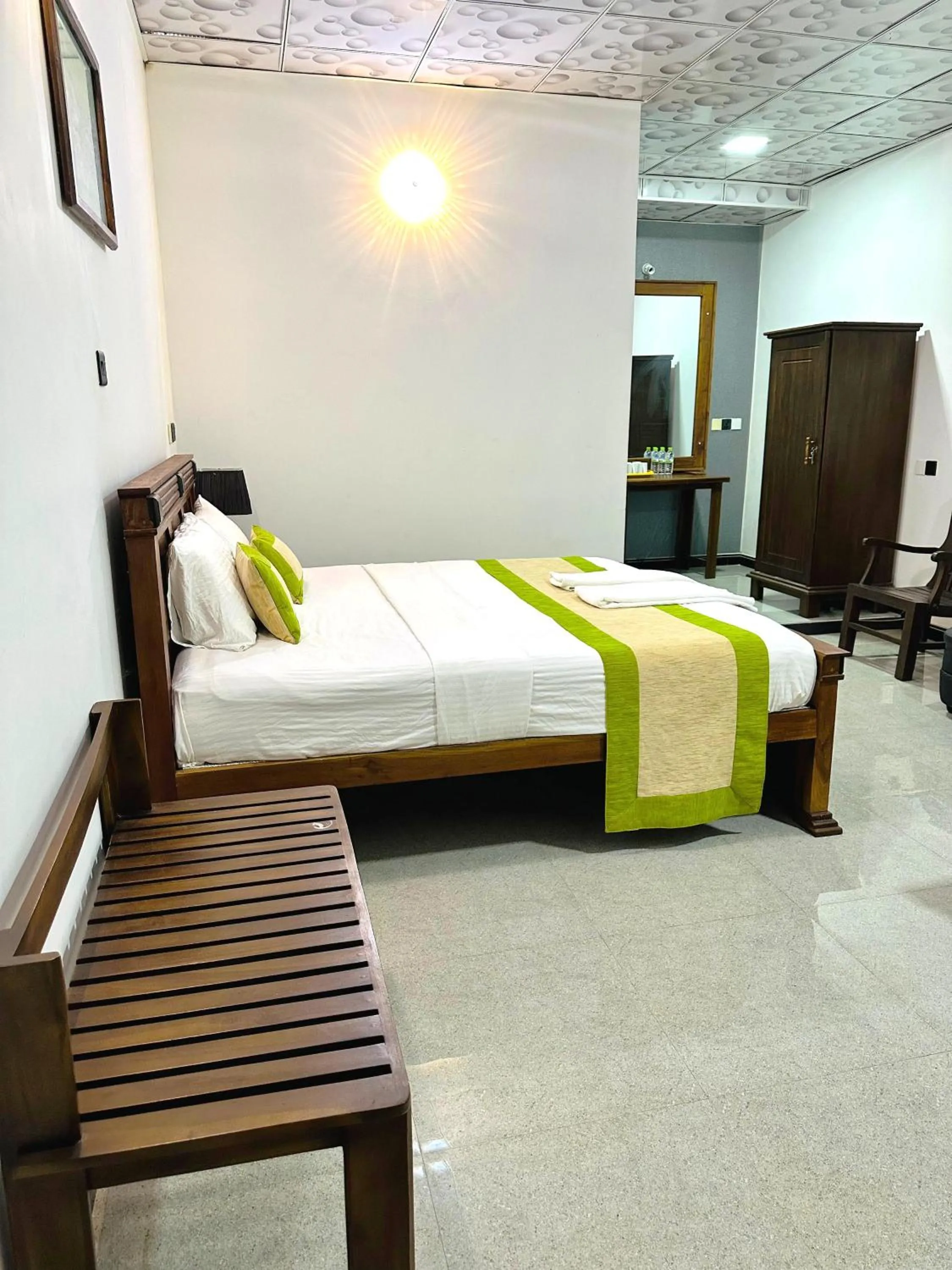 Bed in L S Lanka Hotel Dambulla