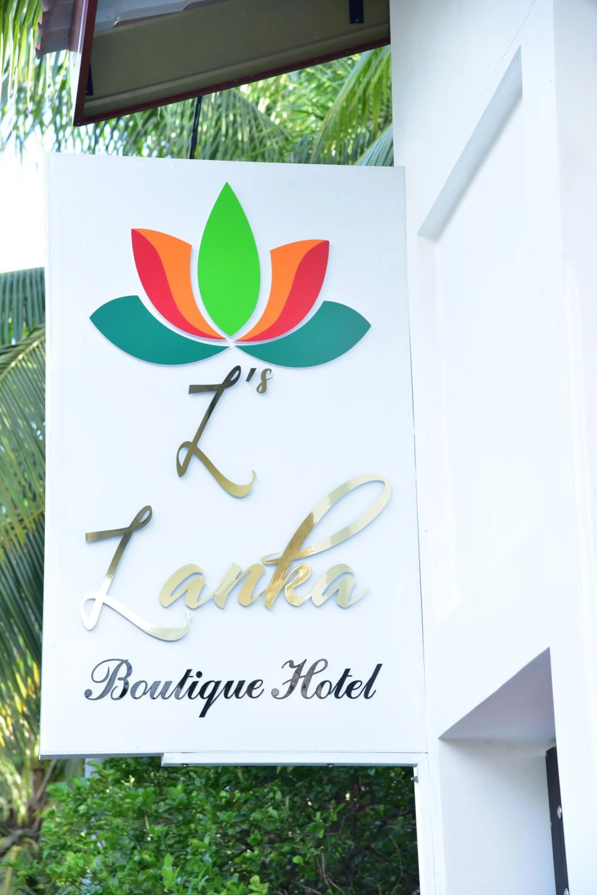 Logo/Certificate/Sign in L S Lanka Hotel Dambulla