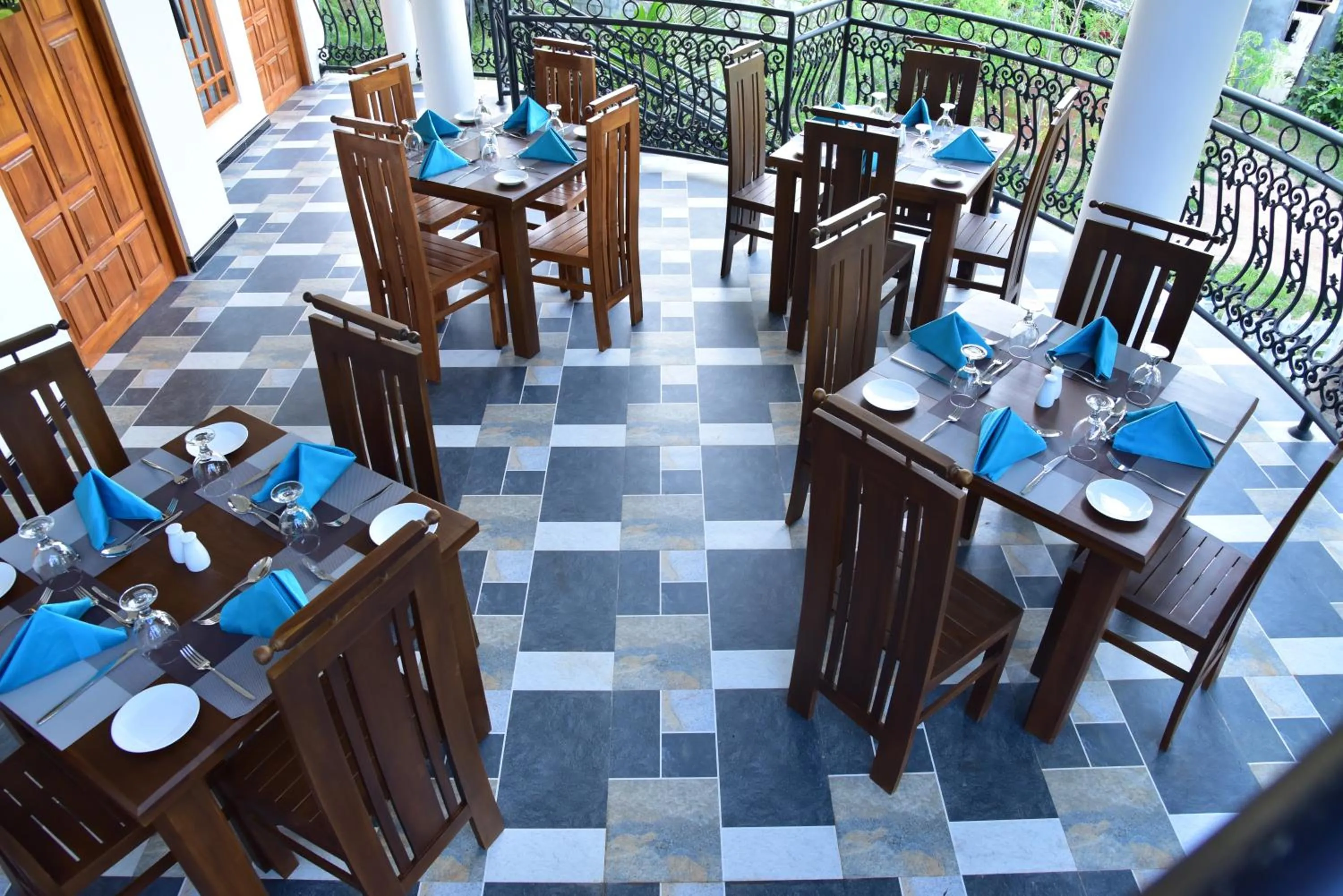 Restaurant/places to eat in L S Lanka Hotel Dambulla
