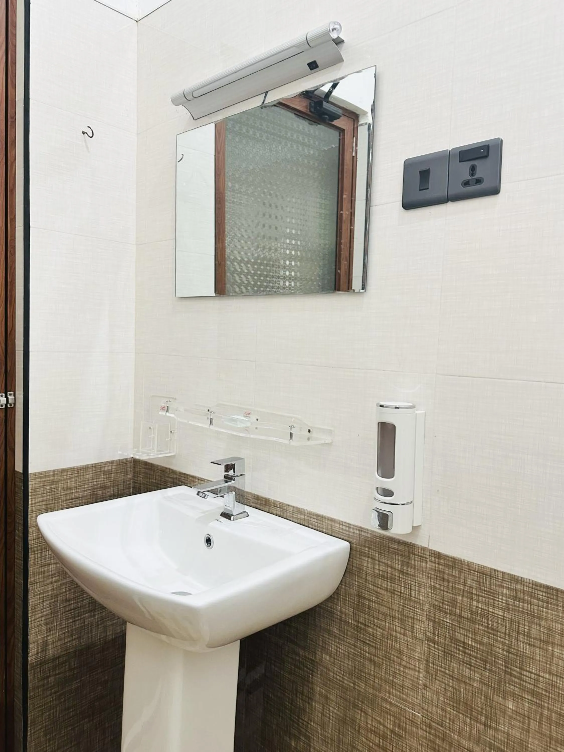 L S Lanka Hotel Dambulla