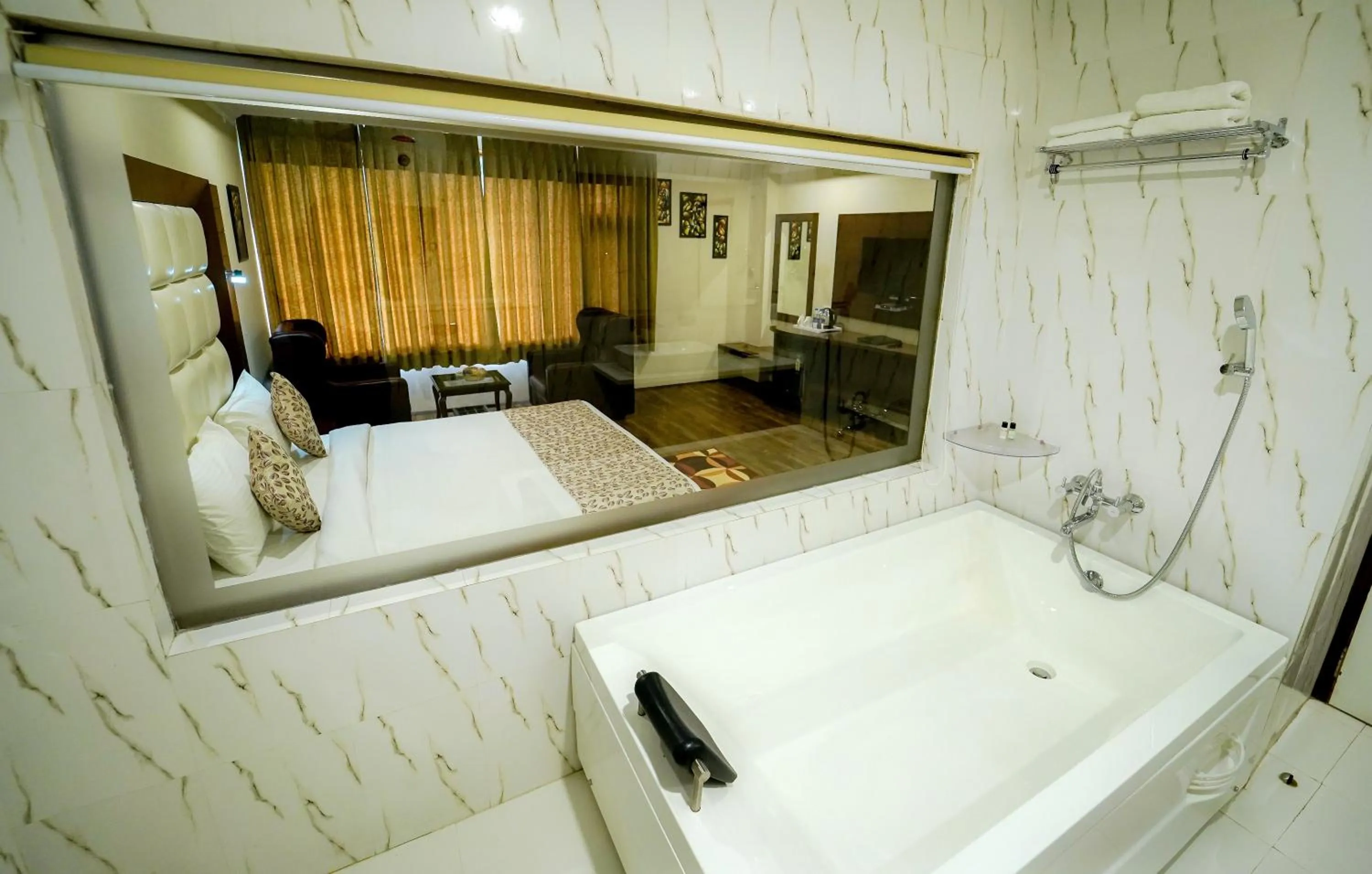 Bathroom, Bed in Regenta Place Green Leaf Manali- A Centrally Heated Resort