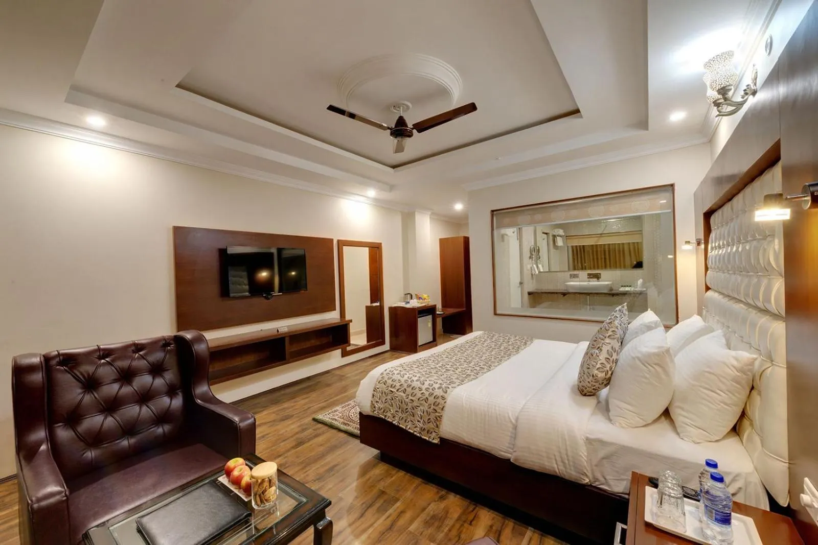Photo of the whole room, Bed in Regenta Place Green Leaf Manali- A Centrally Heated Resort