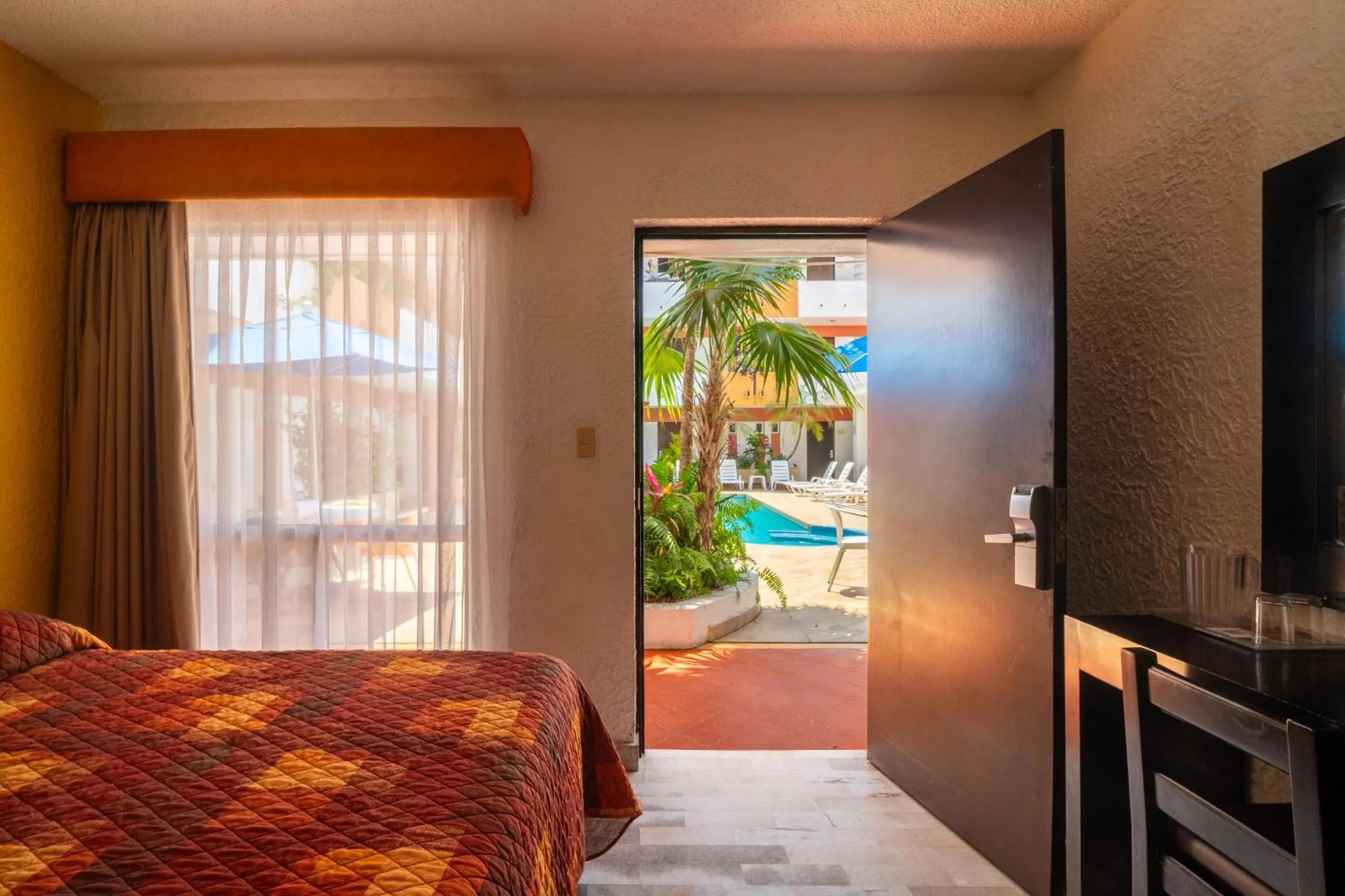 Bed in Hotel Azteca Inn