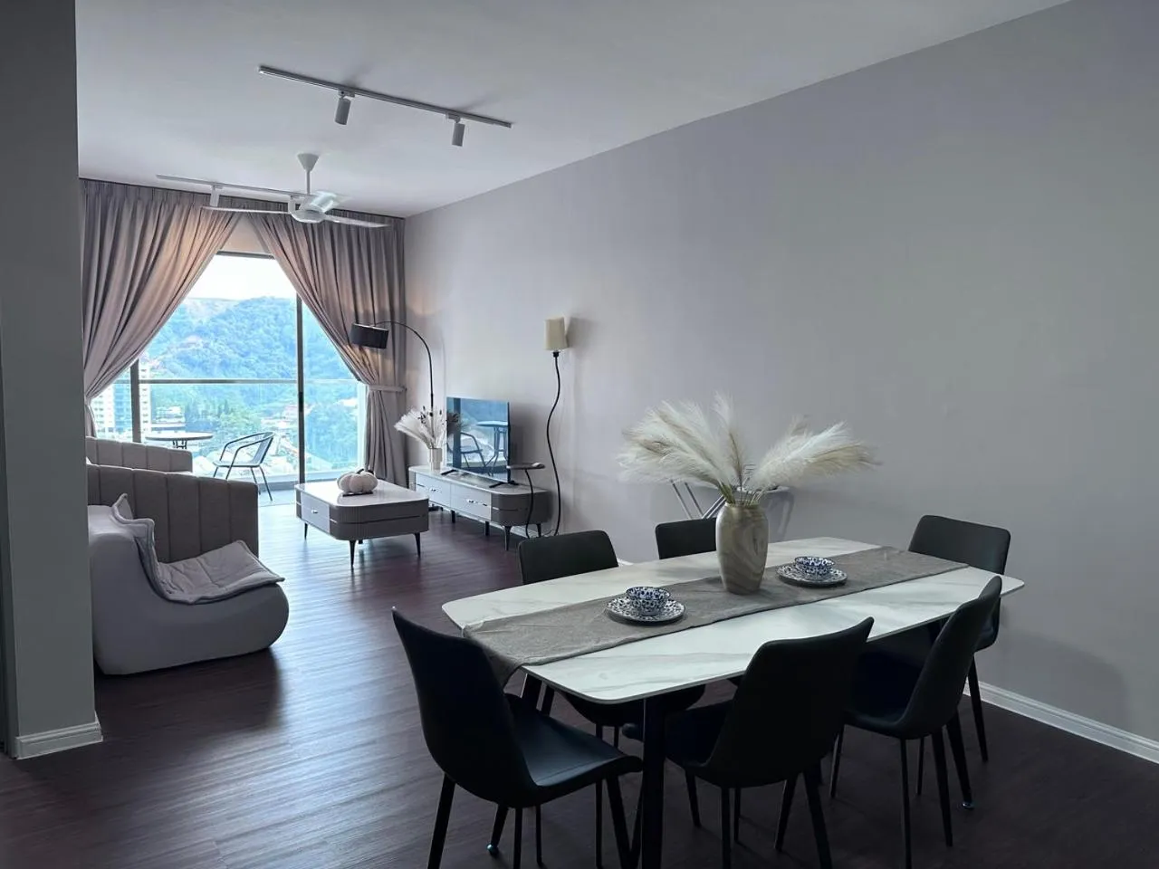 TV and multimedia in PLAY at Palas Horizon @ Kea Farm