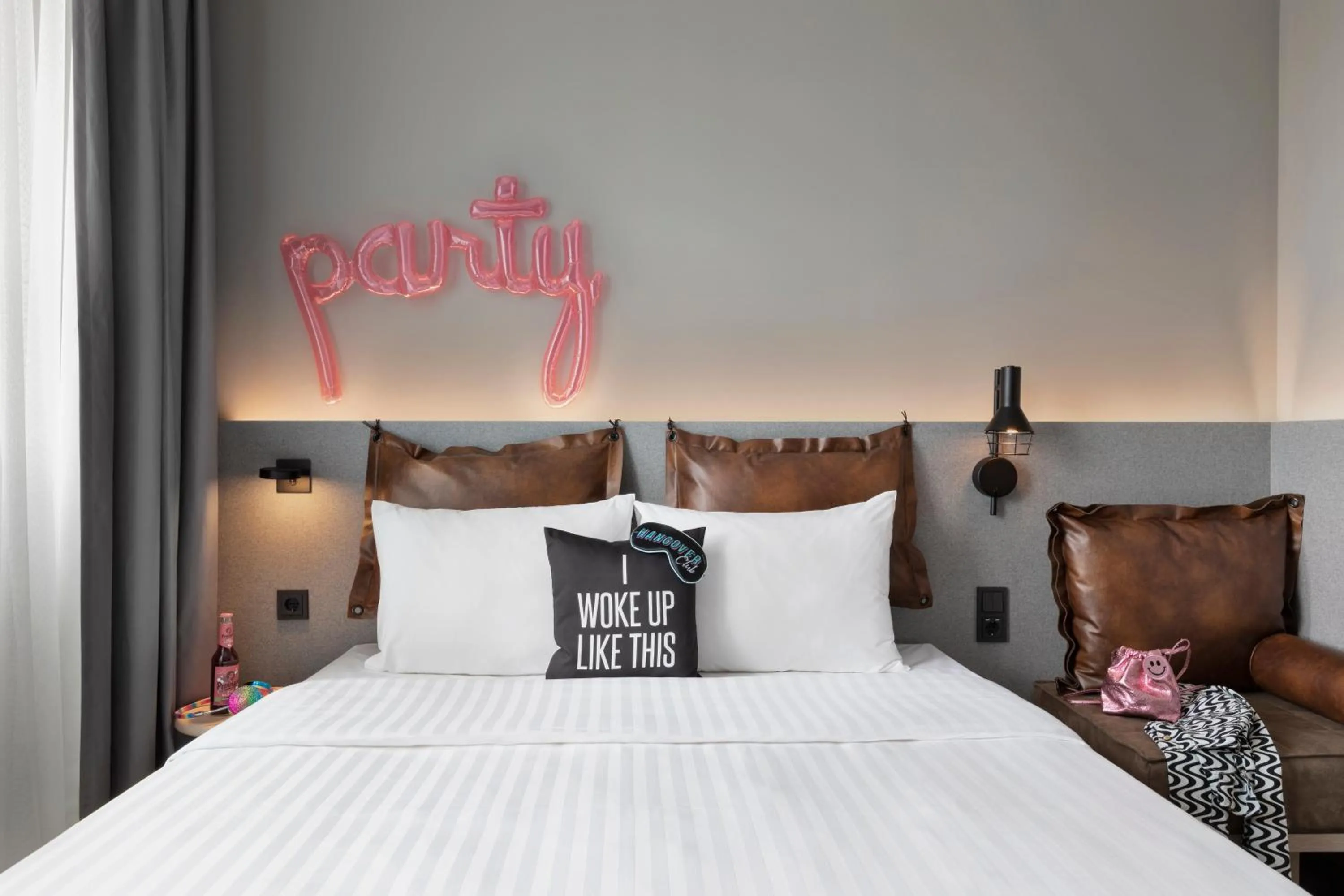 Bed in Moxy Duesseldorf City