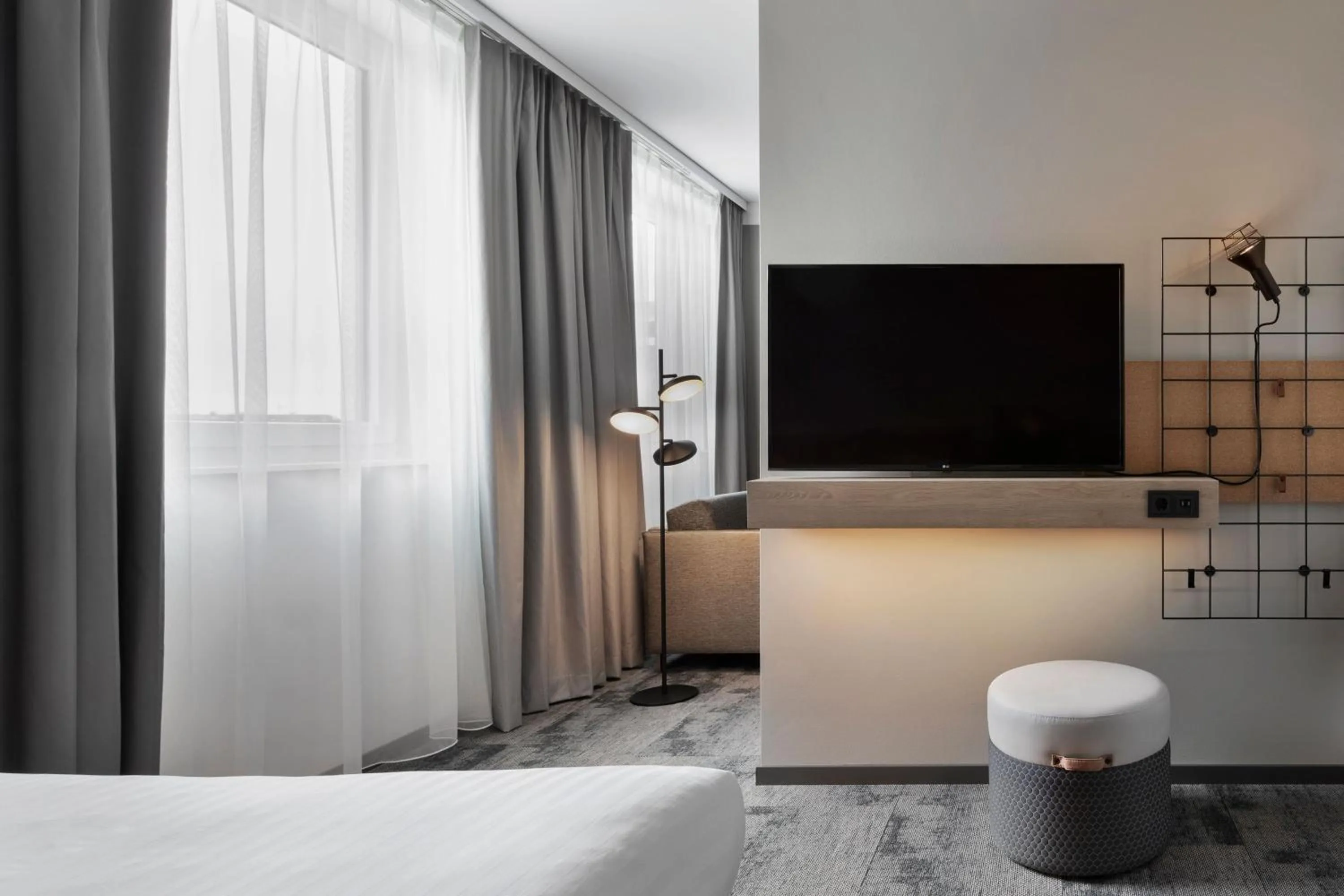 Photo of the whole room, Bed in Moxy Duesseldorf City