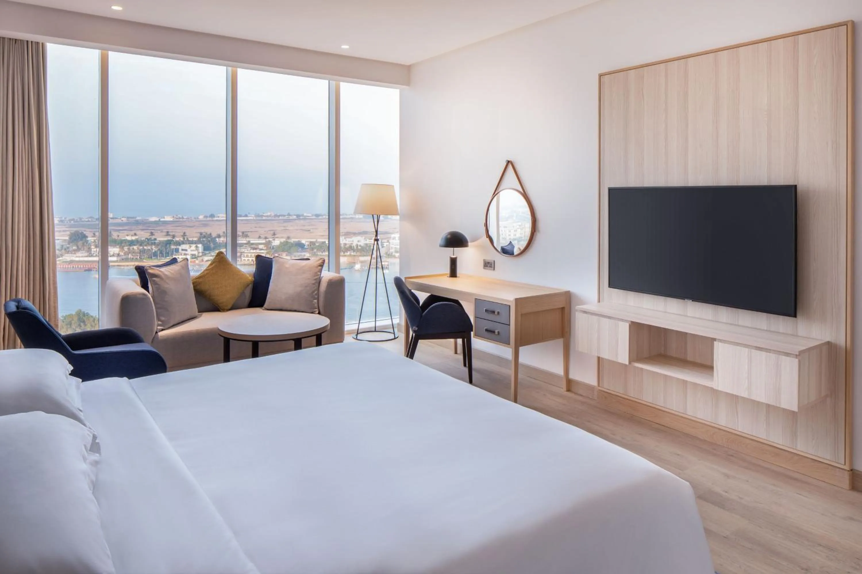 Photo of the whole room, Bed in Four Points by Sheraton Jeddah Corniche