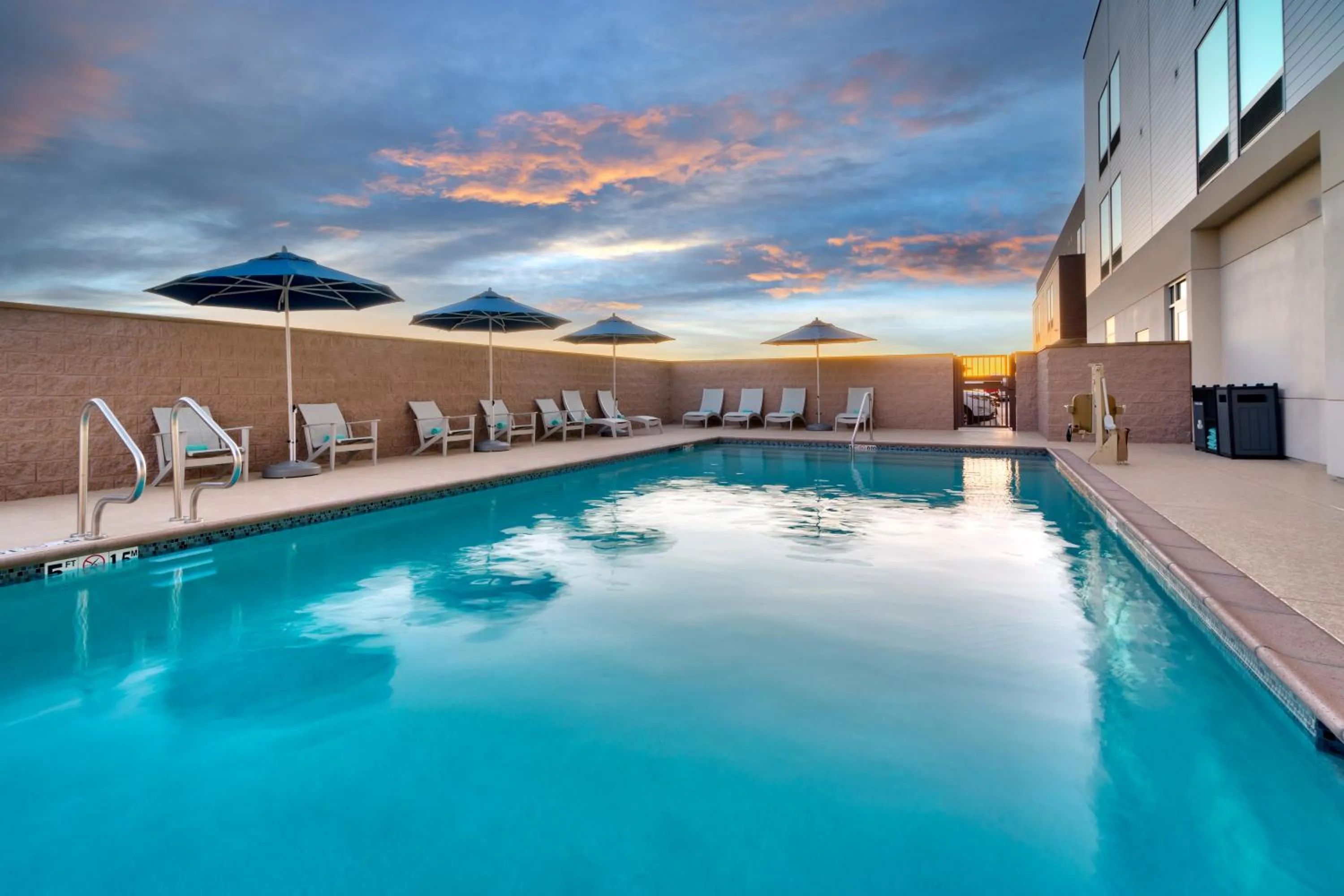 Swimming pool in SpringHill Suites by Marriott Cottonwood