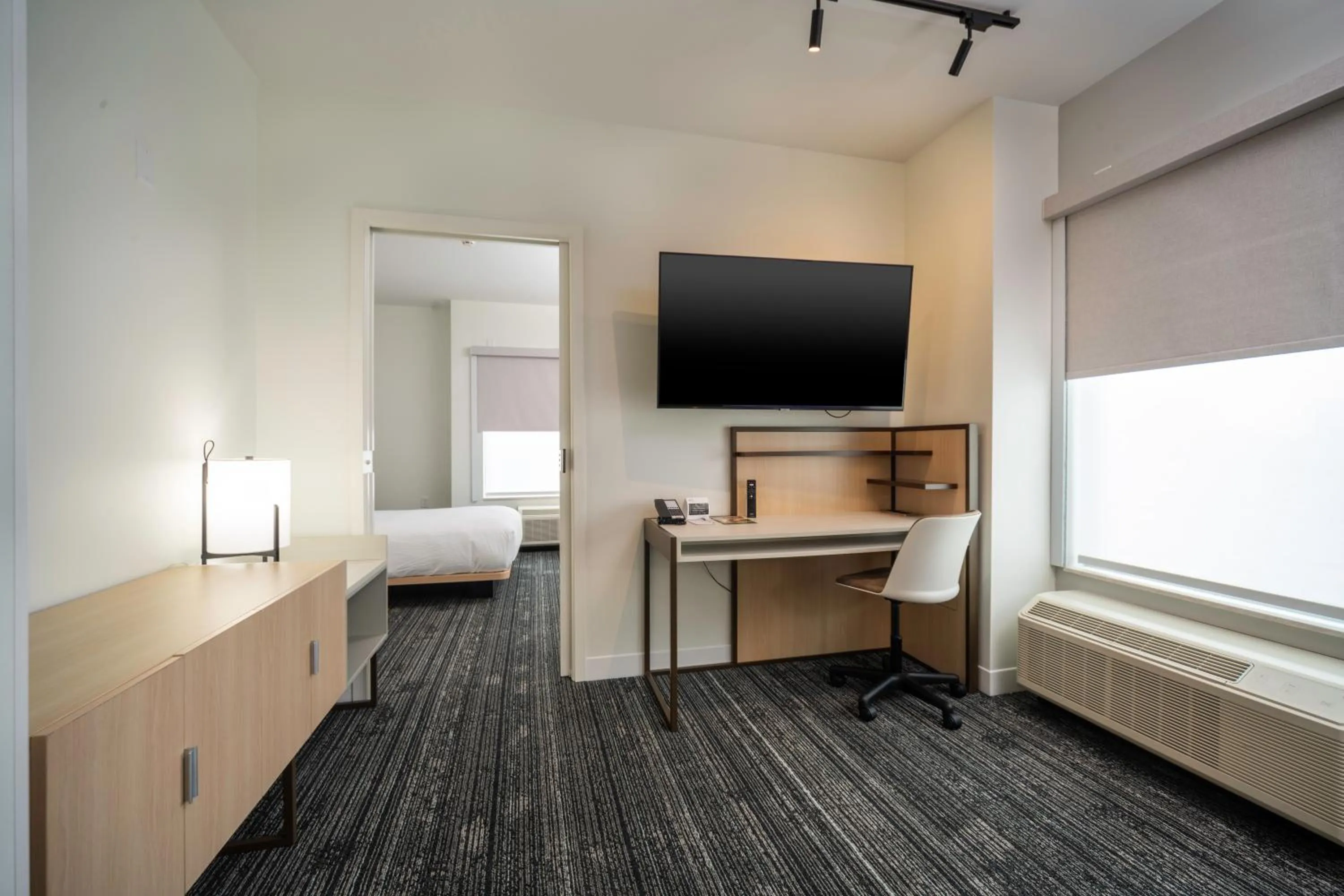 TV and multimedia, Bed in TownePlace Suites by Marriott Louisville Downtown