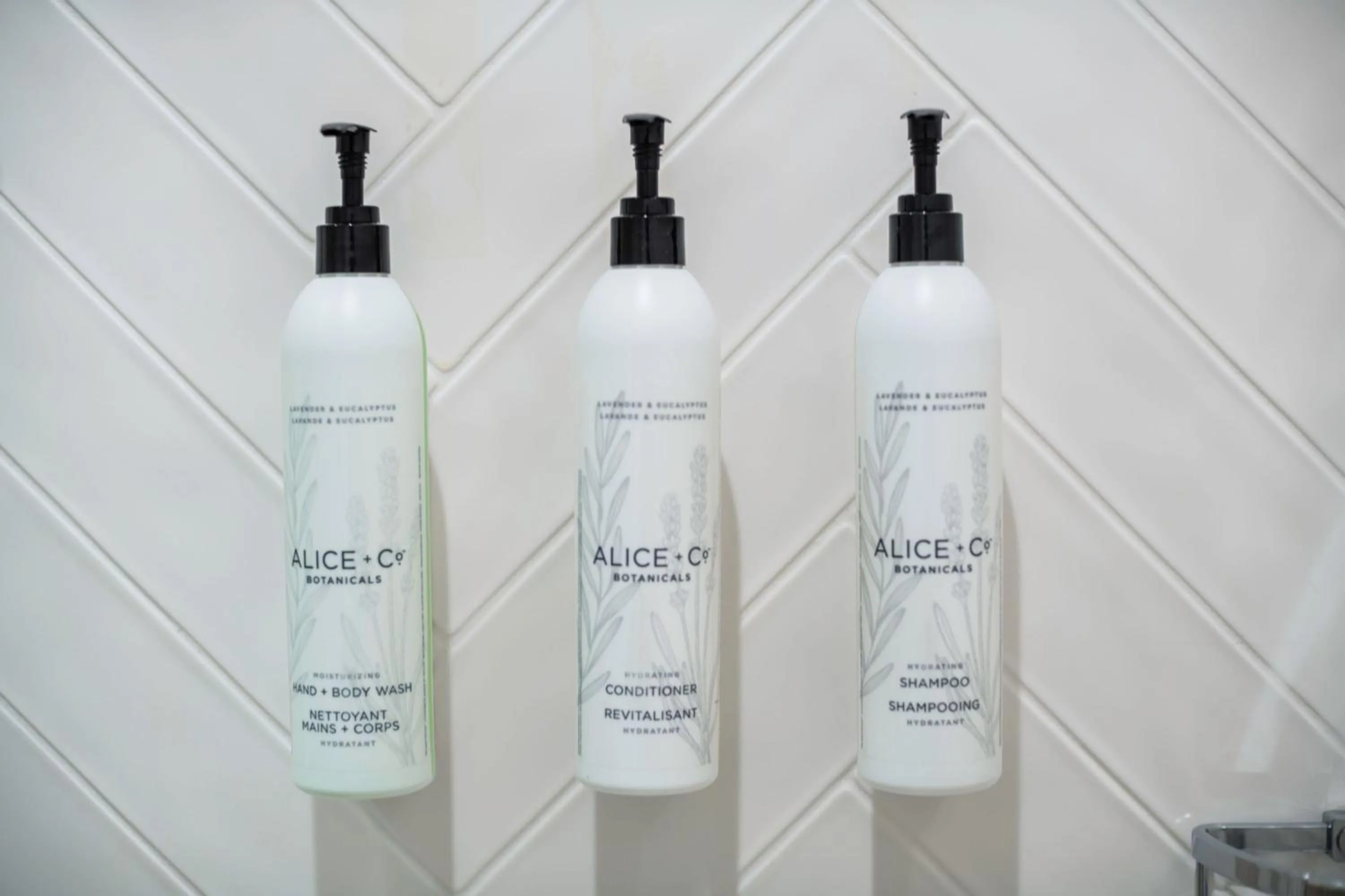 Bathroom in TownePlace Suites by Marriott Louisville Downtown