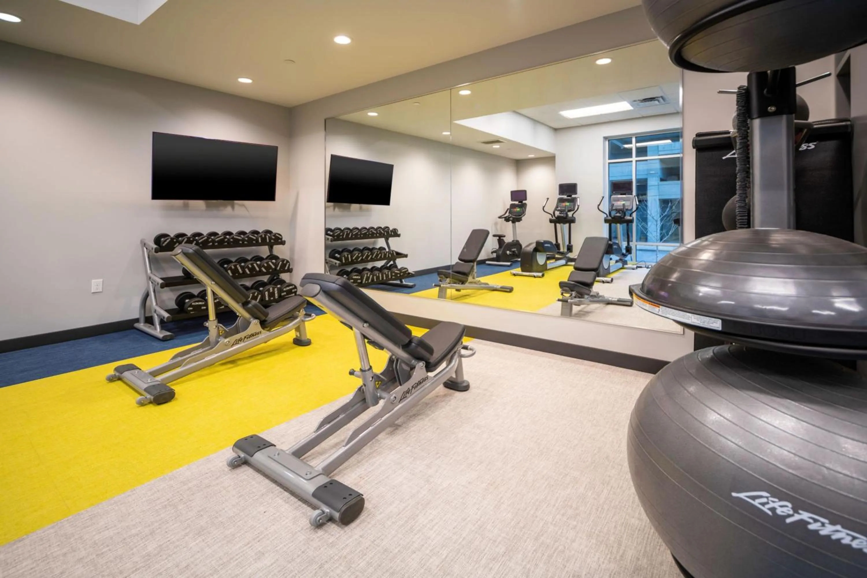 Fitness centre/facilities in TownePlace Suites by Marriott Louisville Downtown