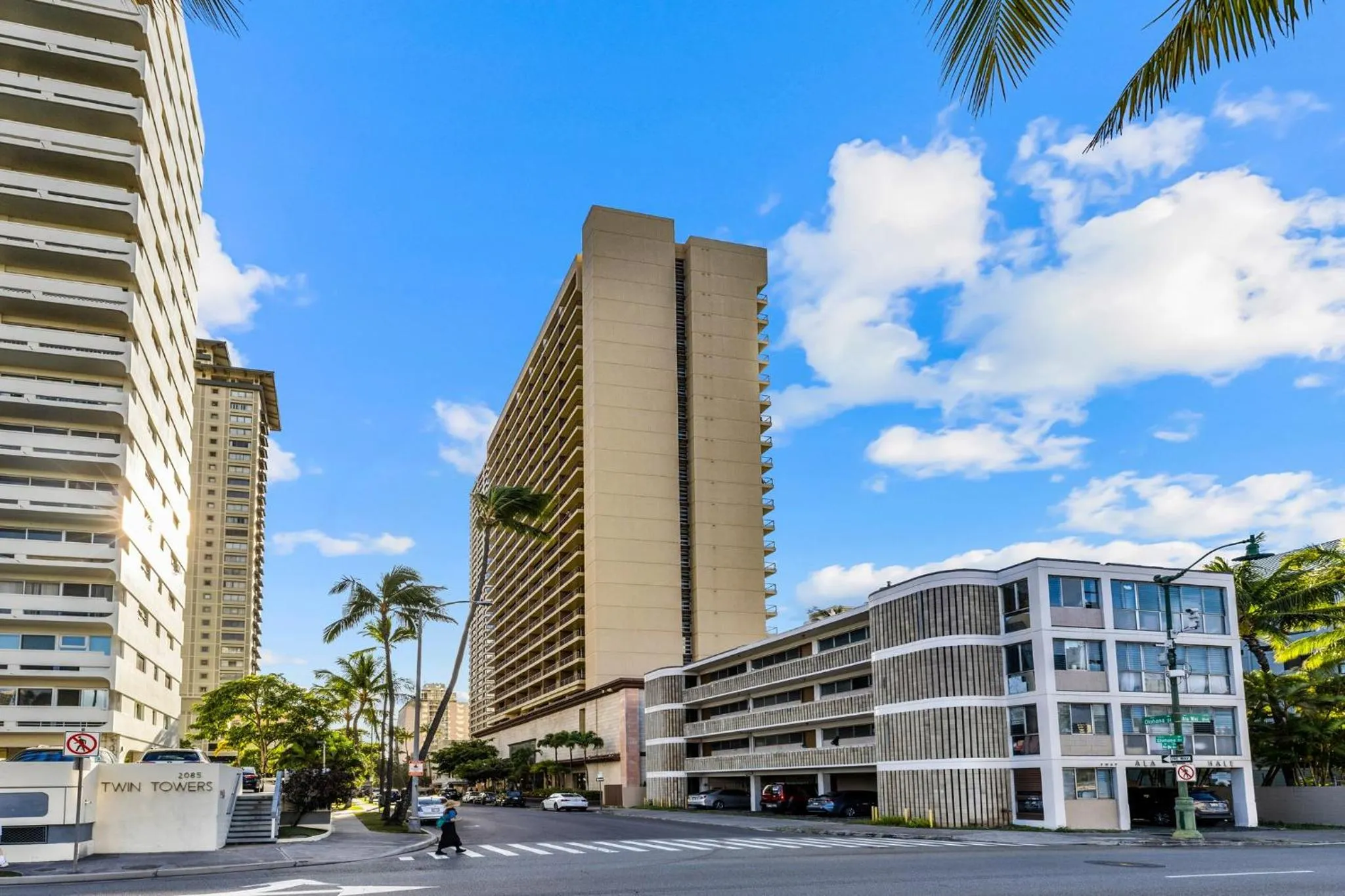 Property building in Wyndham Vacation Resorts Royal Garden at Waikiki