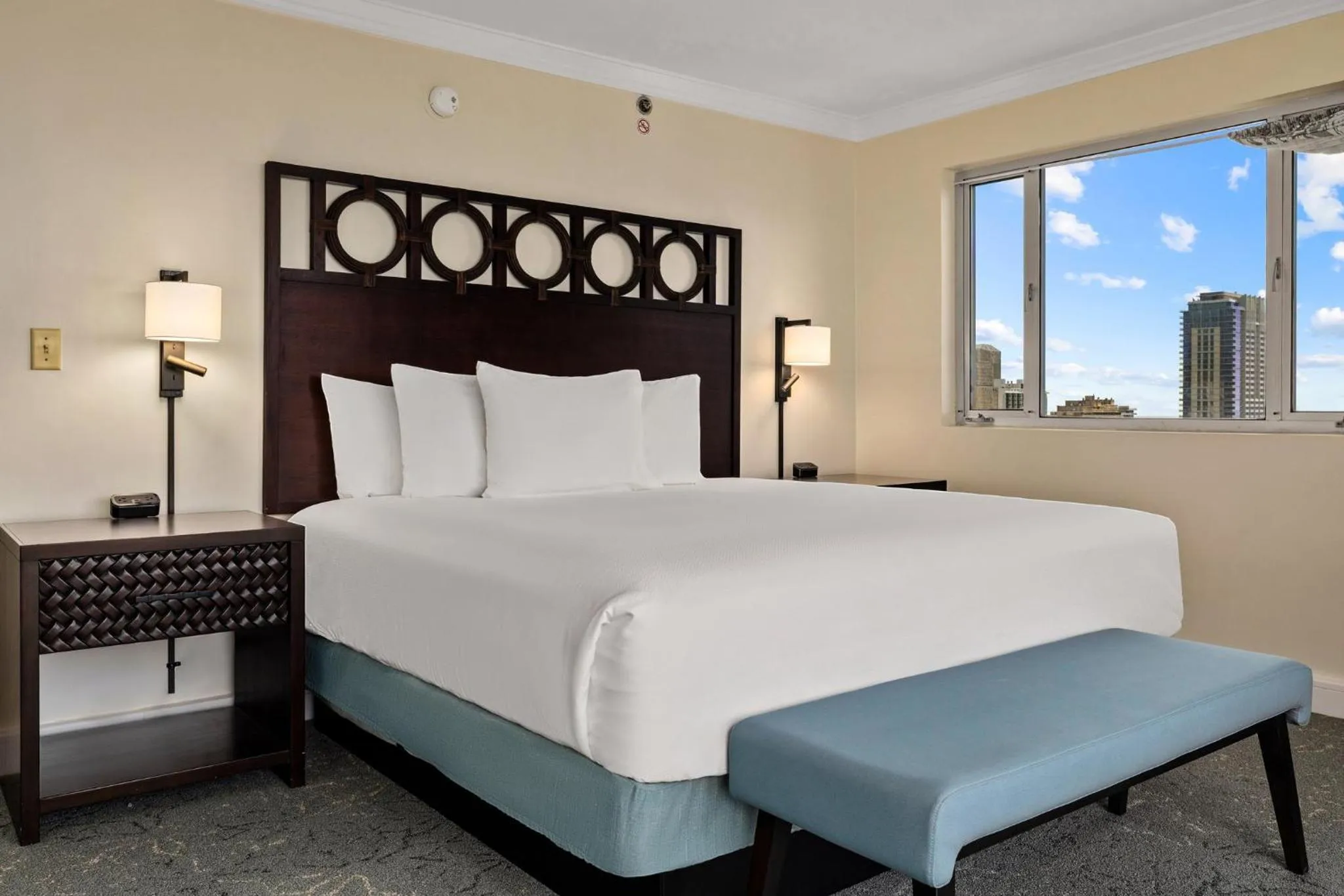 Bedroom, Bed in Wyndham Vacation Resorts Royal Garden at Waikiki