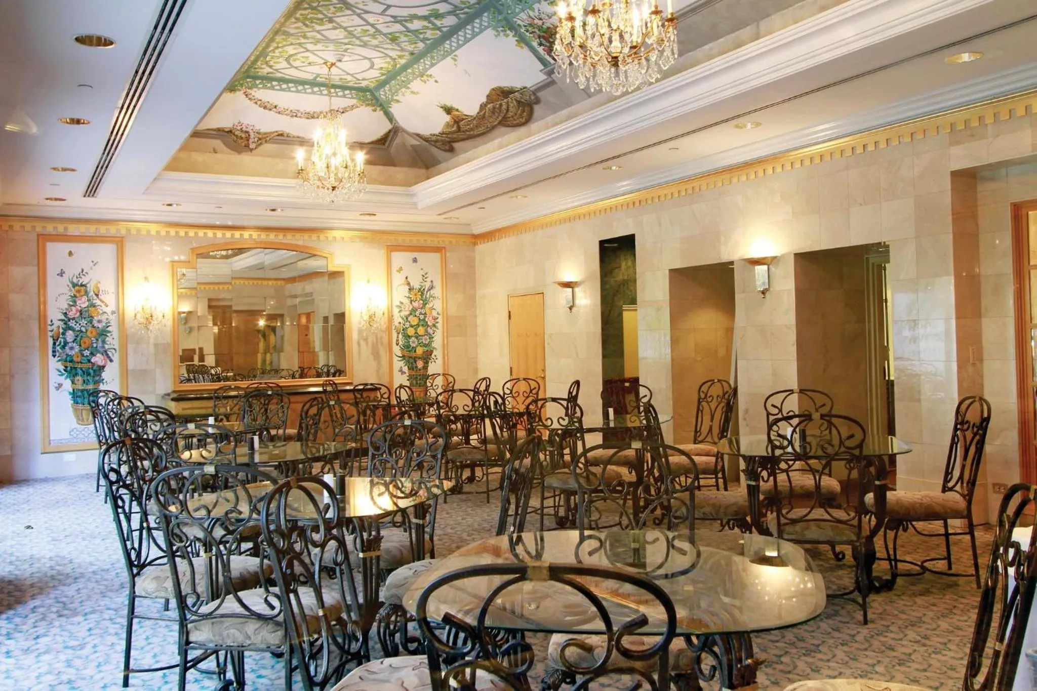 Restaurant/places to eat in Wyndham Vacation Resorts Royal Garden at Waikiki