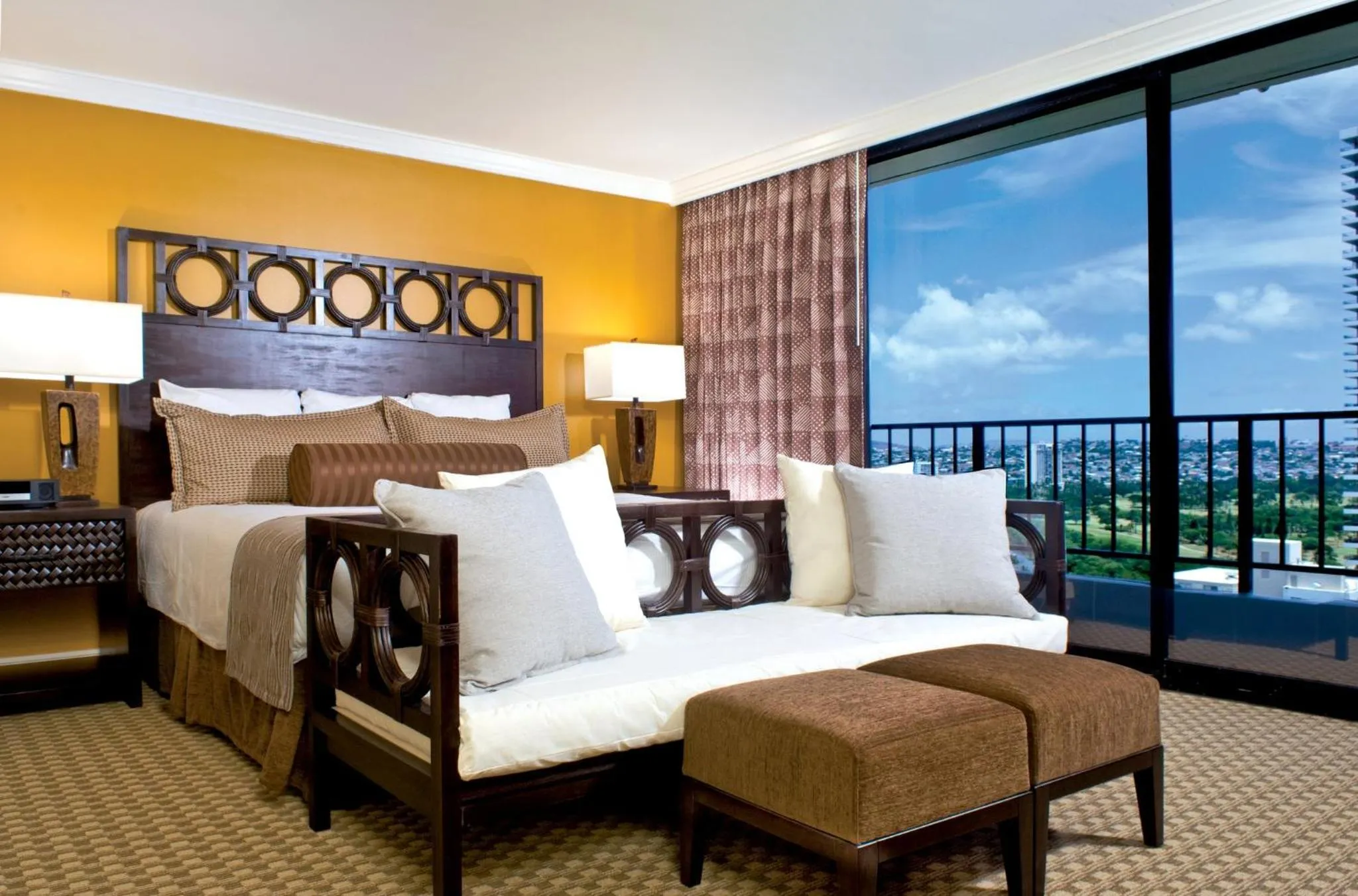 Bedroom, Bed in Wyndham Vacation Resorts Royal Garden at Waikiki