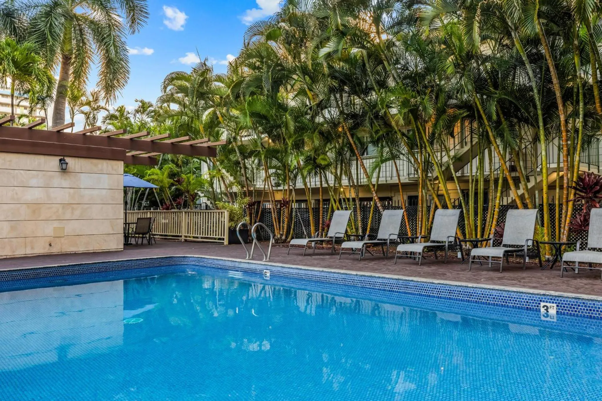 Swimming pool in Wyndham Vacation Resorts Royal Garden at Waikiki