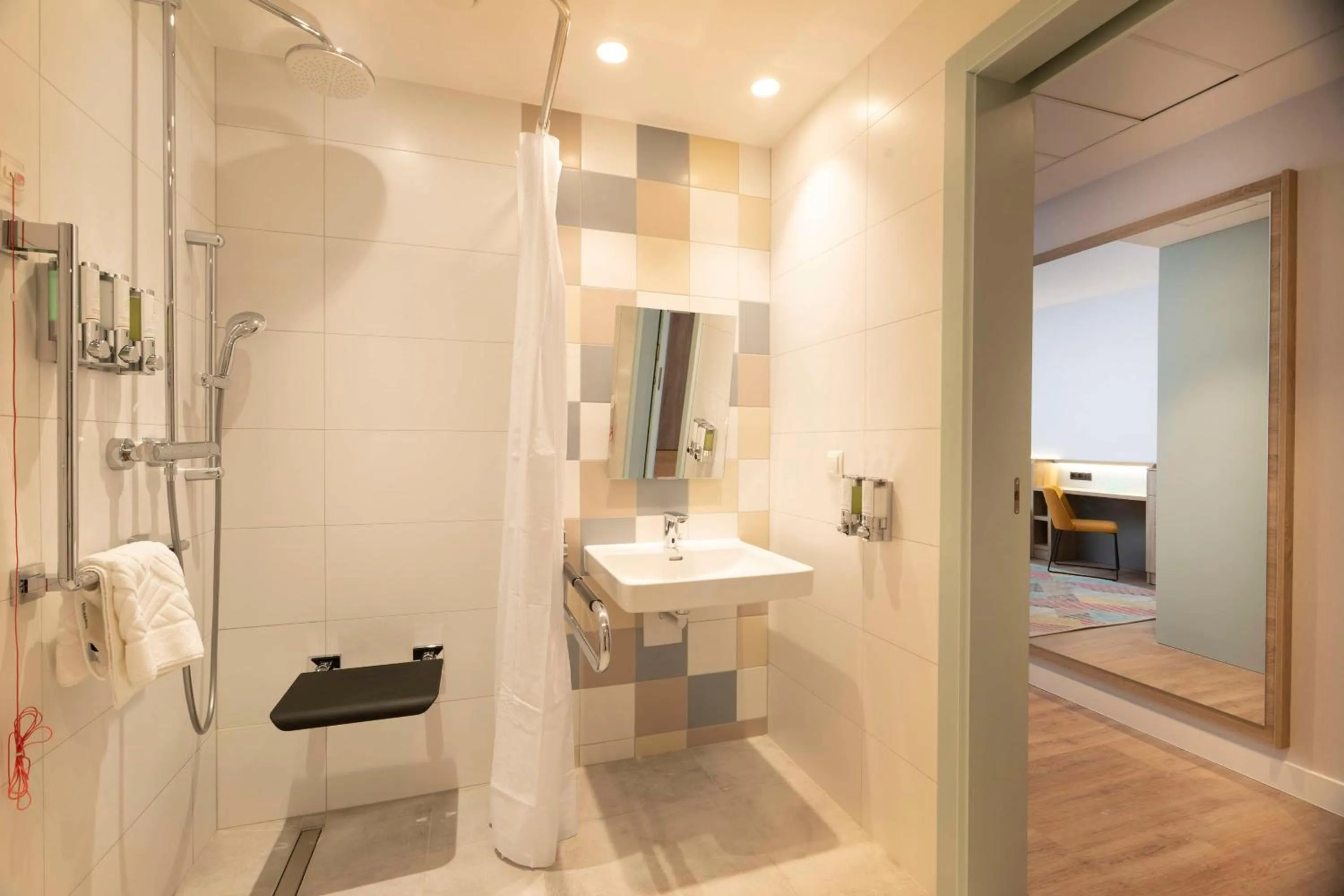 Shower in Hampton By Hilton Bialystok