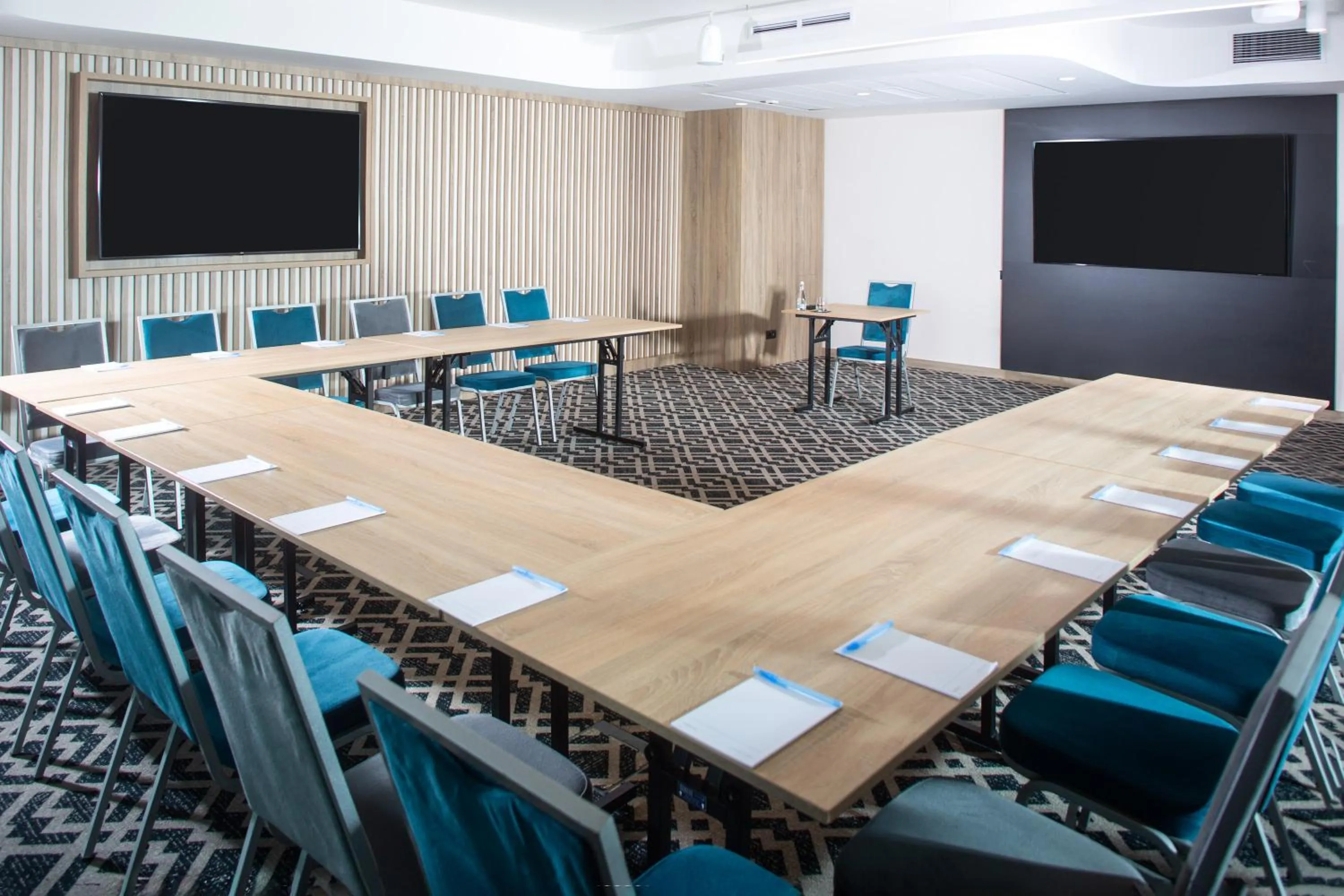 Business facilities in Hampton By Hilton Bialystok