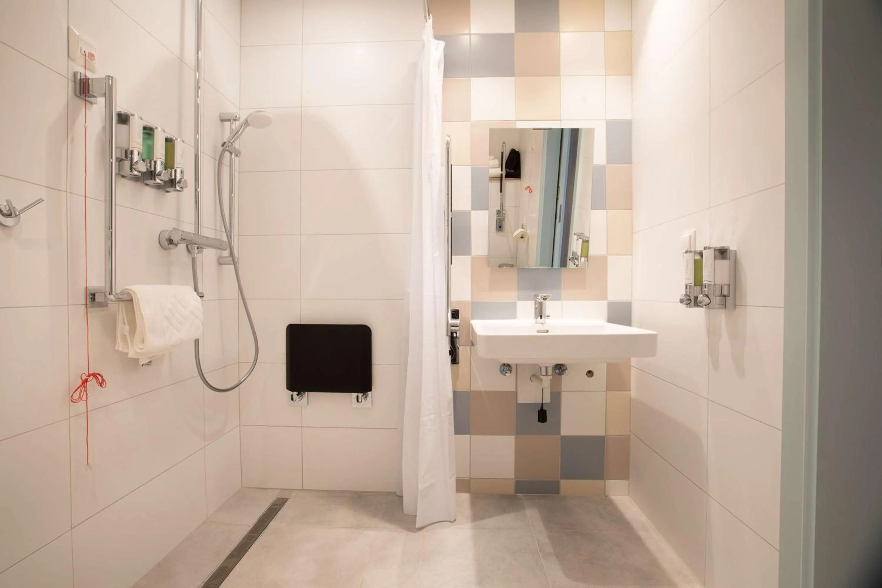 Shower in Hampton By Hilton Bialystok