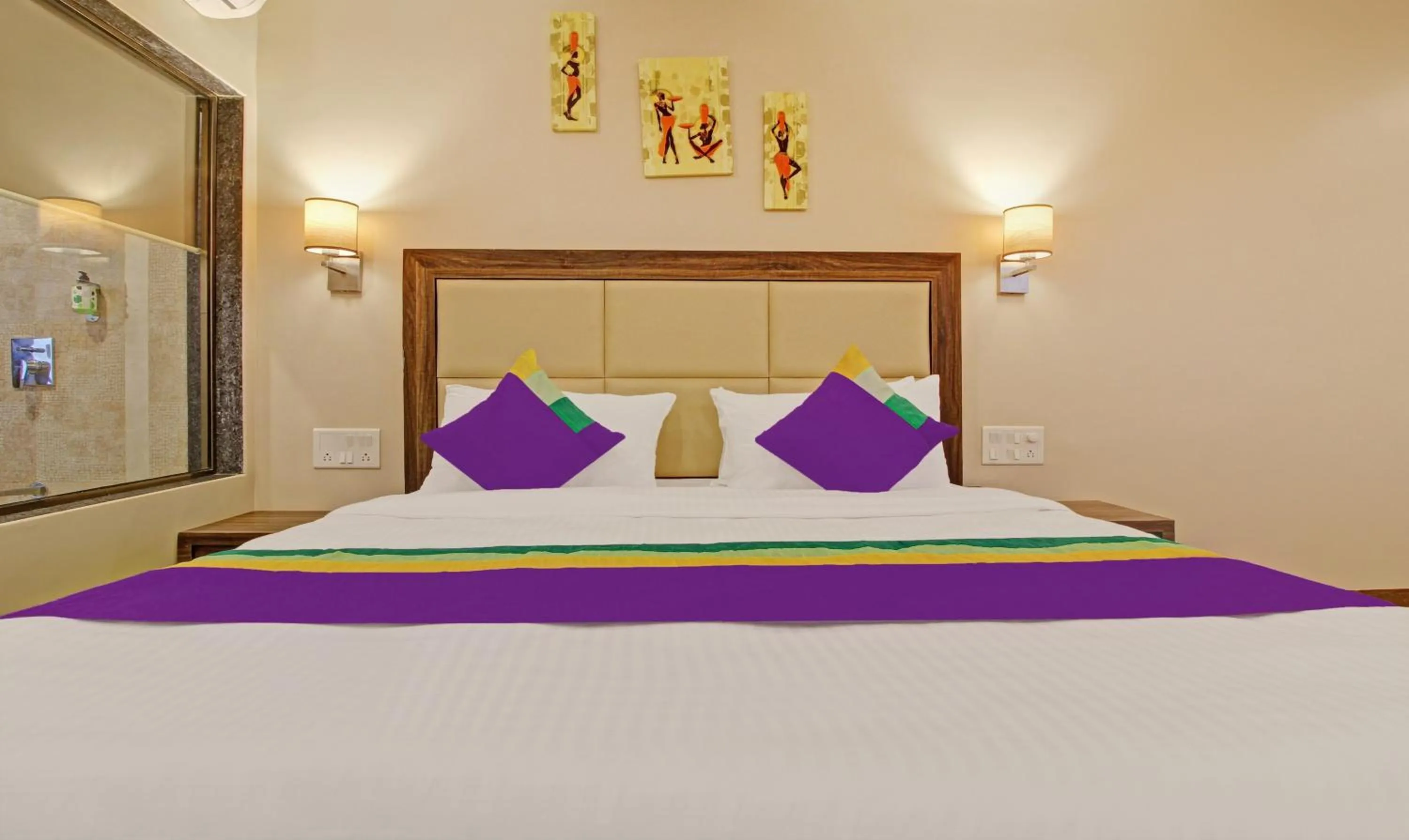 Bedroom in Treebo Mountain Retreat Mahabaleshwar, 600 Mtrs From Lingmala Waterfall