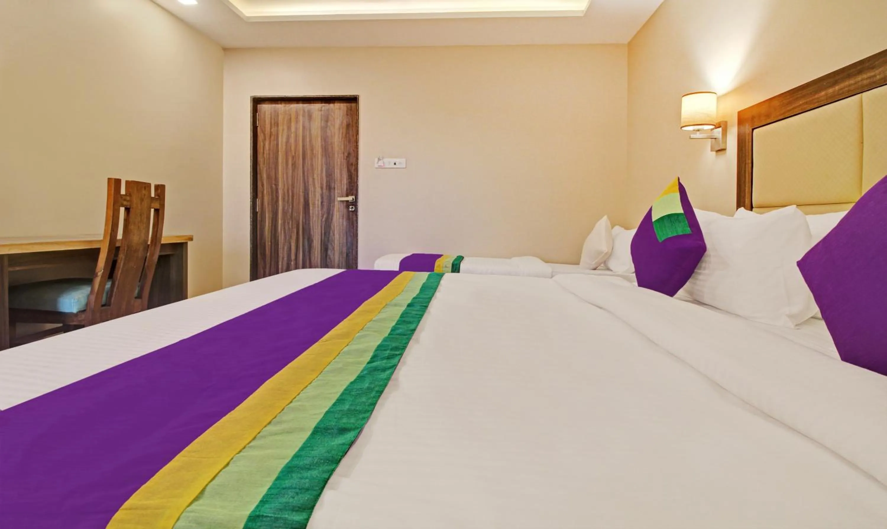 Bedroom in Treebo Mountain Retreat Mahabaleshwar, 600 Mtrs From Lingmala Waterfall