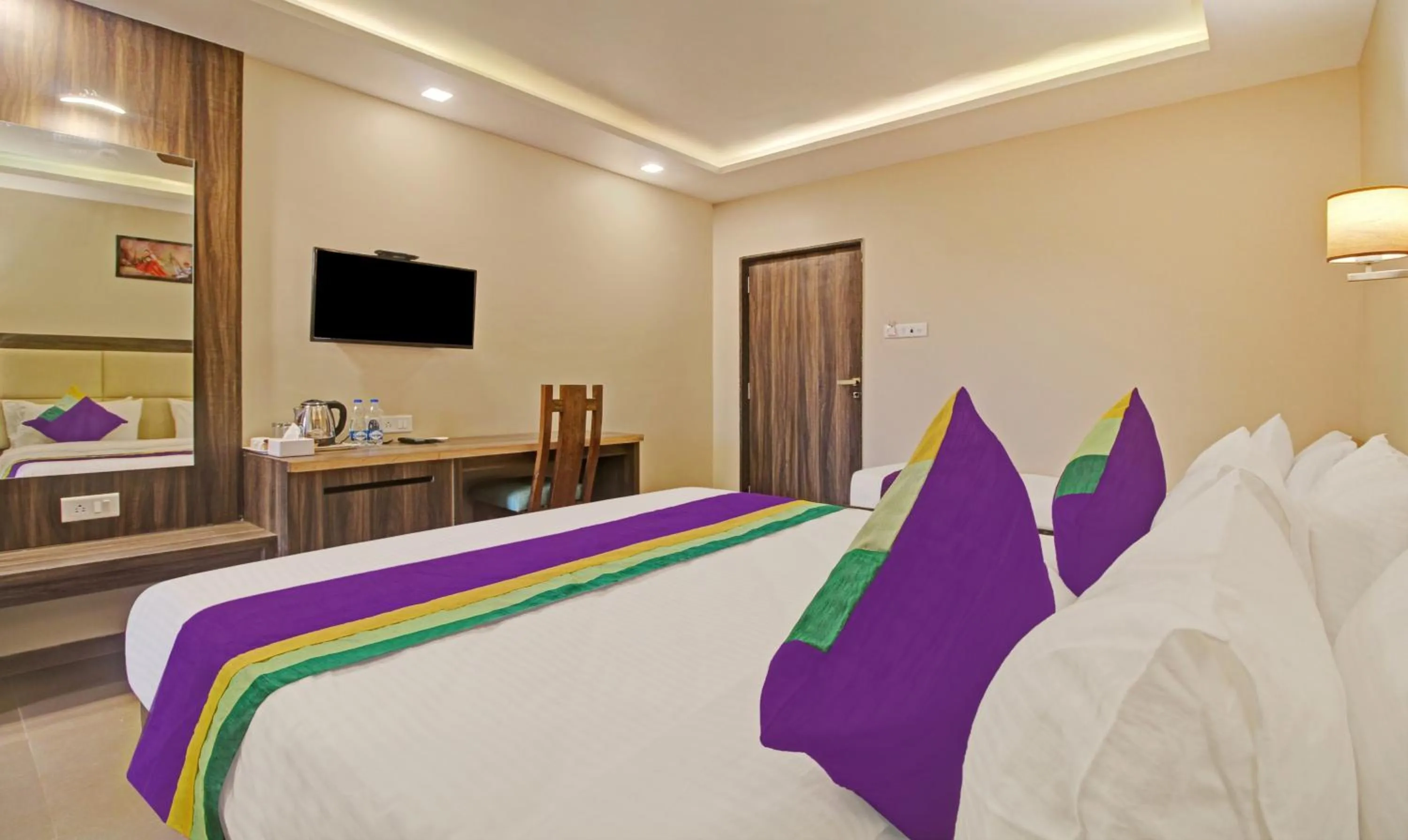 Photo of the whole room in Treebo Mountain Retreat Mahabaleshwar, 600 Mtrs From Lingmala Waterfall