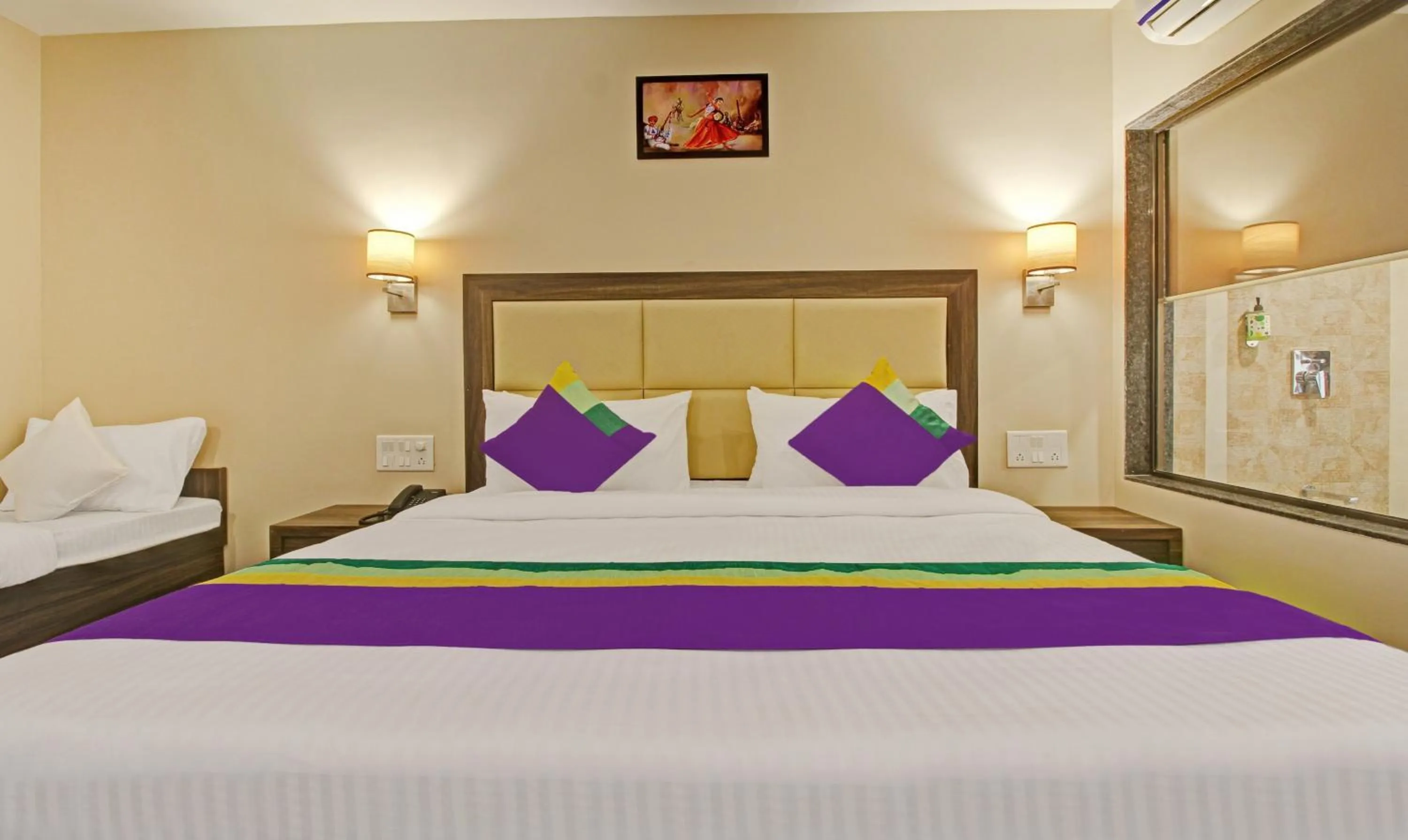 Bedroom in Treebo Mountain Retreat Mahabaleshwar, 600 Mtrs From Lingmala Waterfall