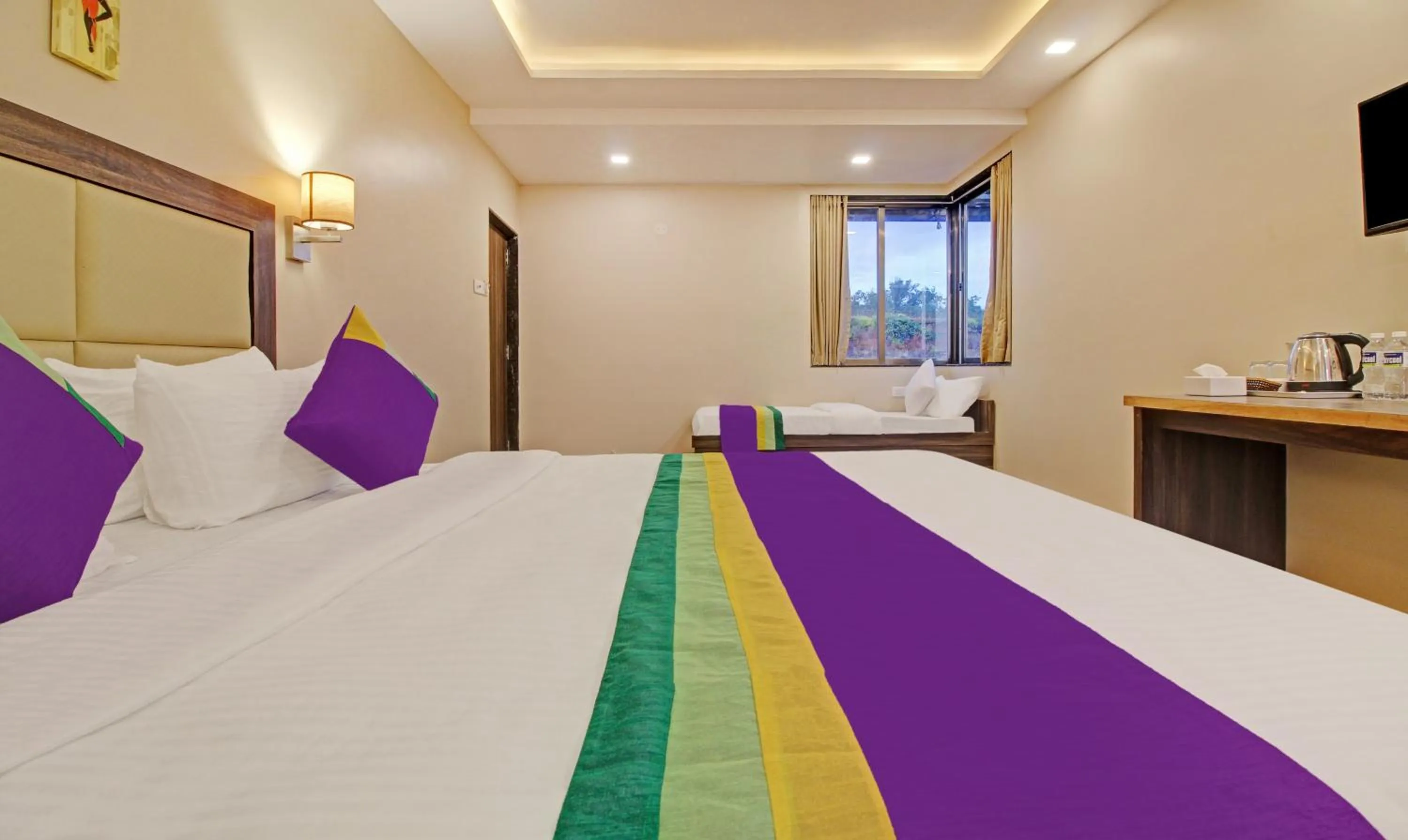 Bedroom in Treebo Mountain Retreat Mahabaleshwar, 600 Mtrs From Lingmala Waterfall