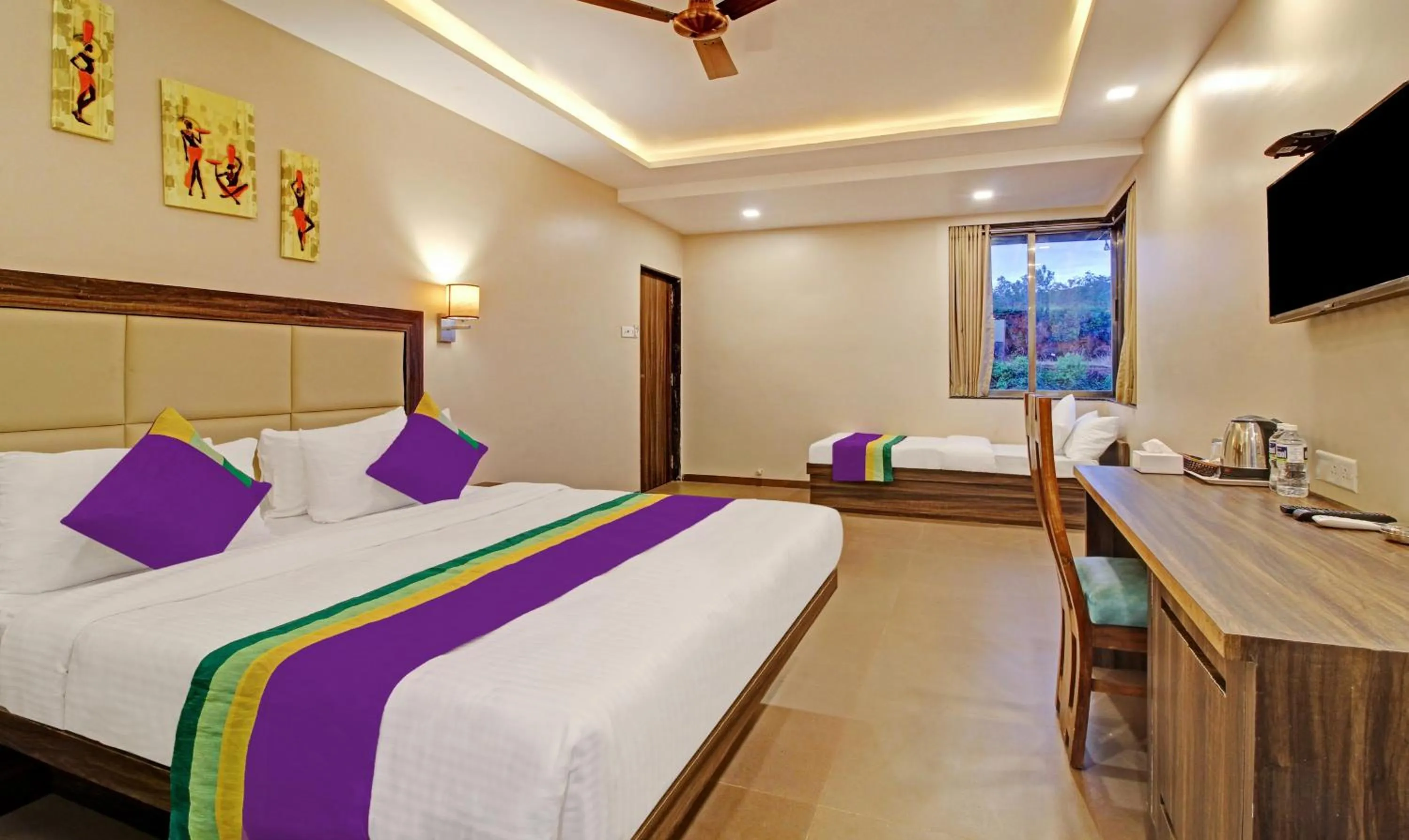 Bedroom in Treebo Mountain Retreat Mahabaleshwar, 600 Mtrs From Lingmala Waterfall