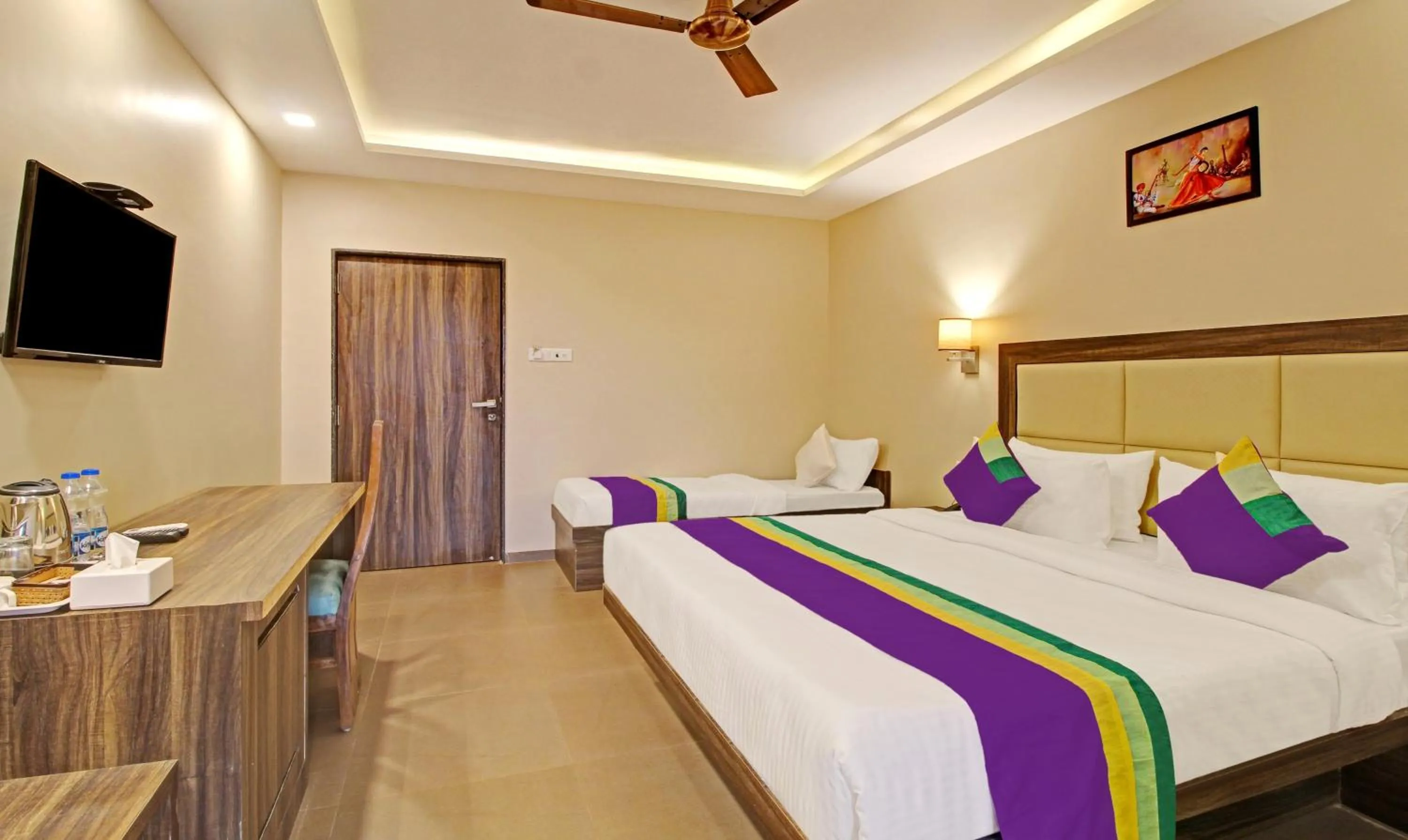 Photo of the whole room in Treebo Mountain Retreat Mahabaleshwar, 600 Mtrs From Lingmala Waterfall