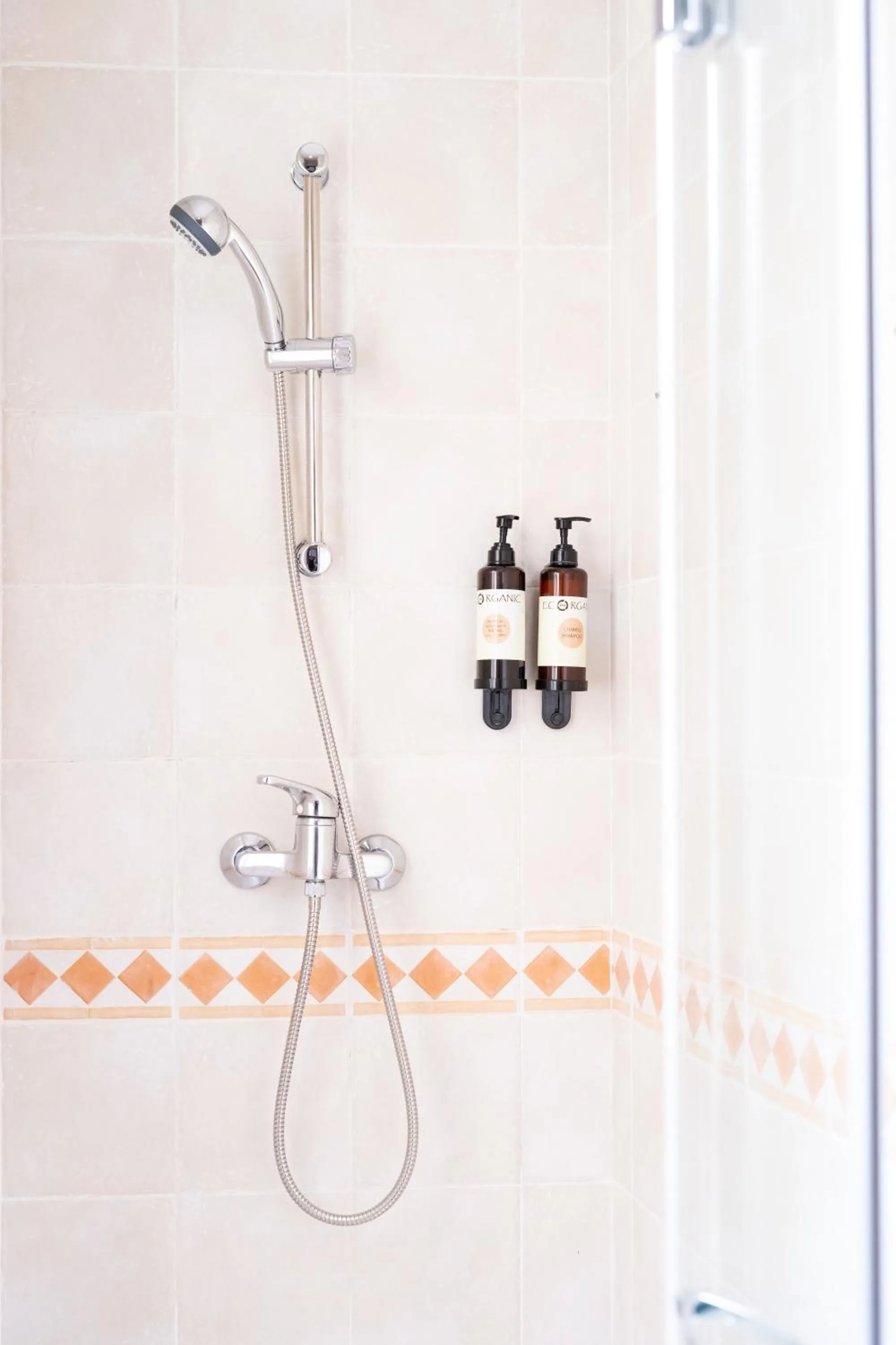 Shower in Apartamentos Granata