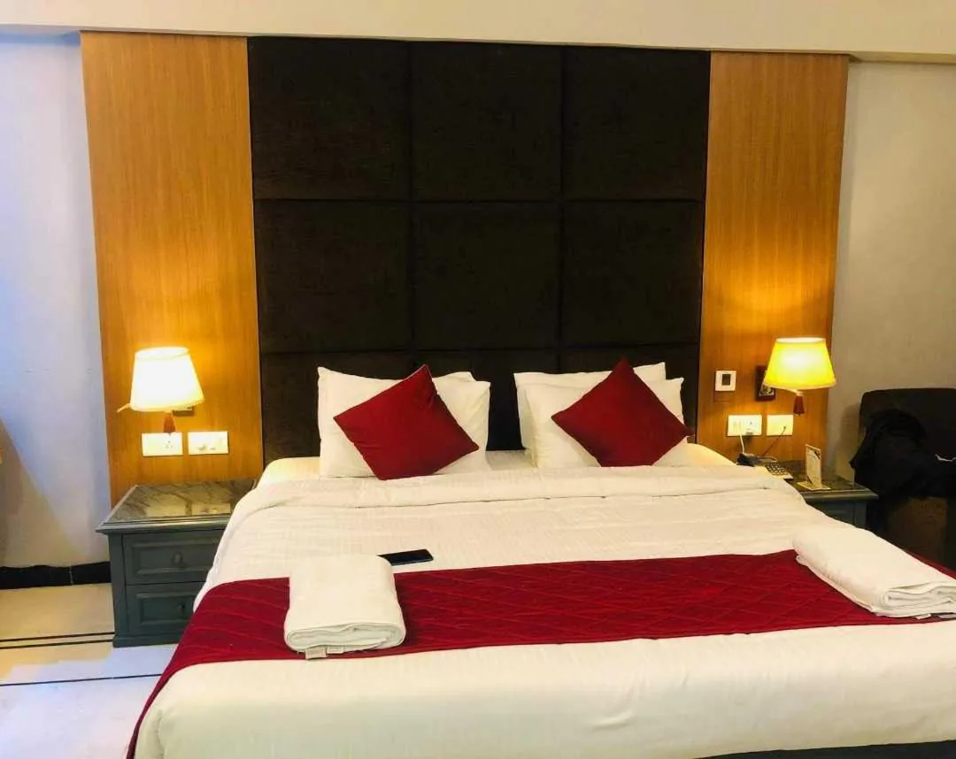 Standard King Room - single occupancy in Zip By Spree Hotels Surabi International Vellore