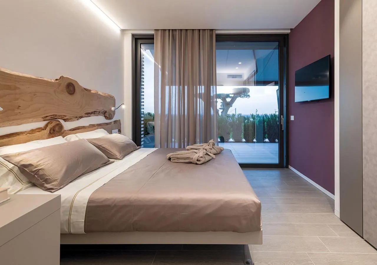 Bed in Progress Country & Wine House