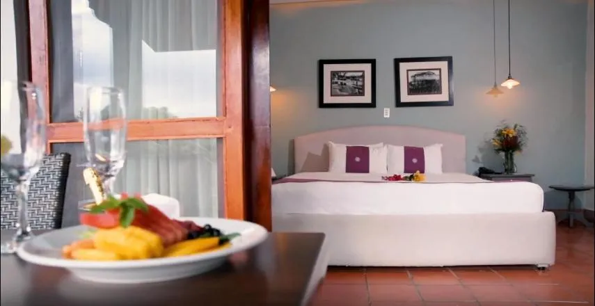 Food and drinks, Bed in Alta Las Palomas Hotel