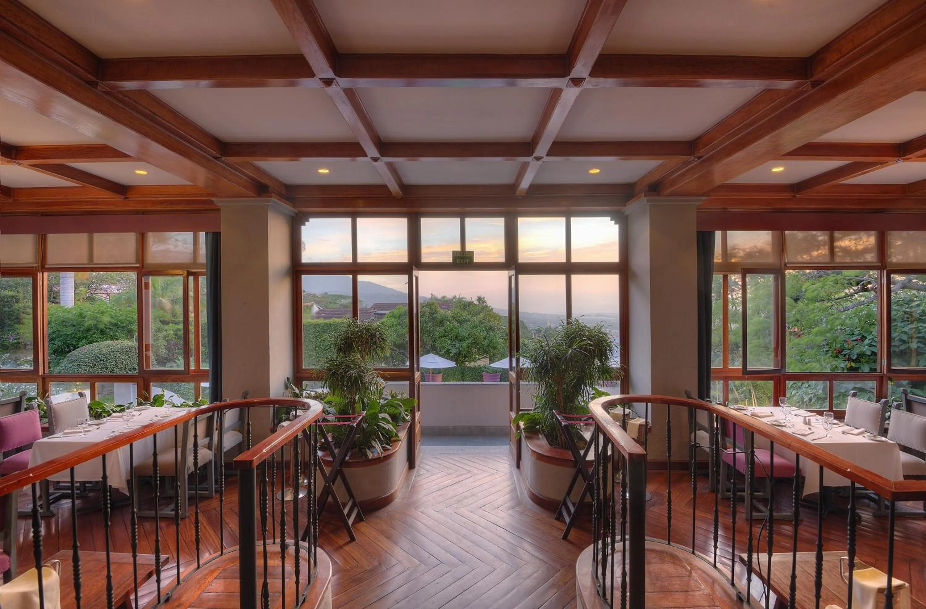 Lounge or bar in Alta Las Palomas Hotel