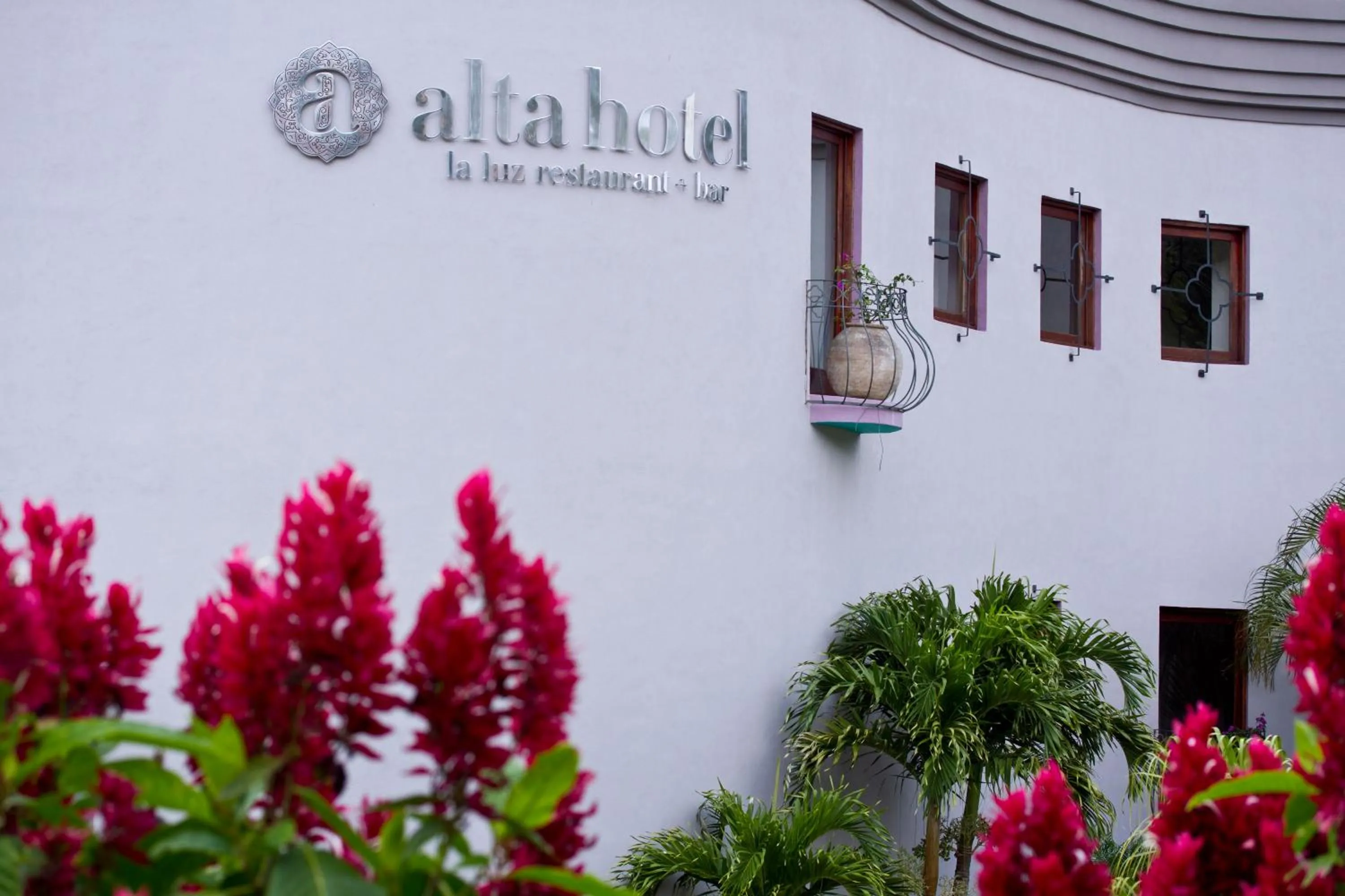 Facade/entrance in Alta Las Palomas Hotel