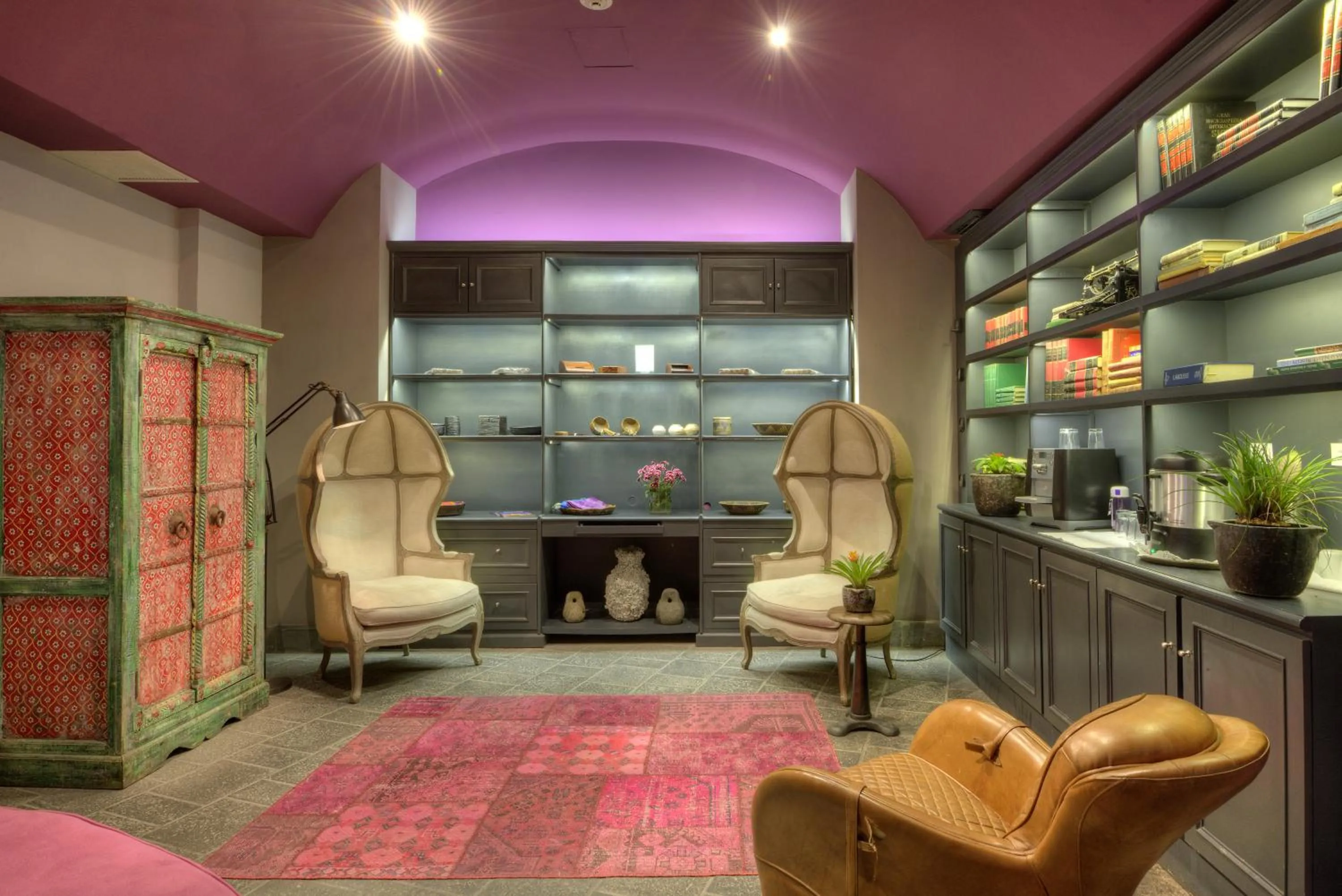 Library in Alta Las Palomas Hotel