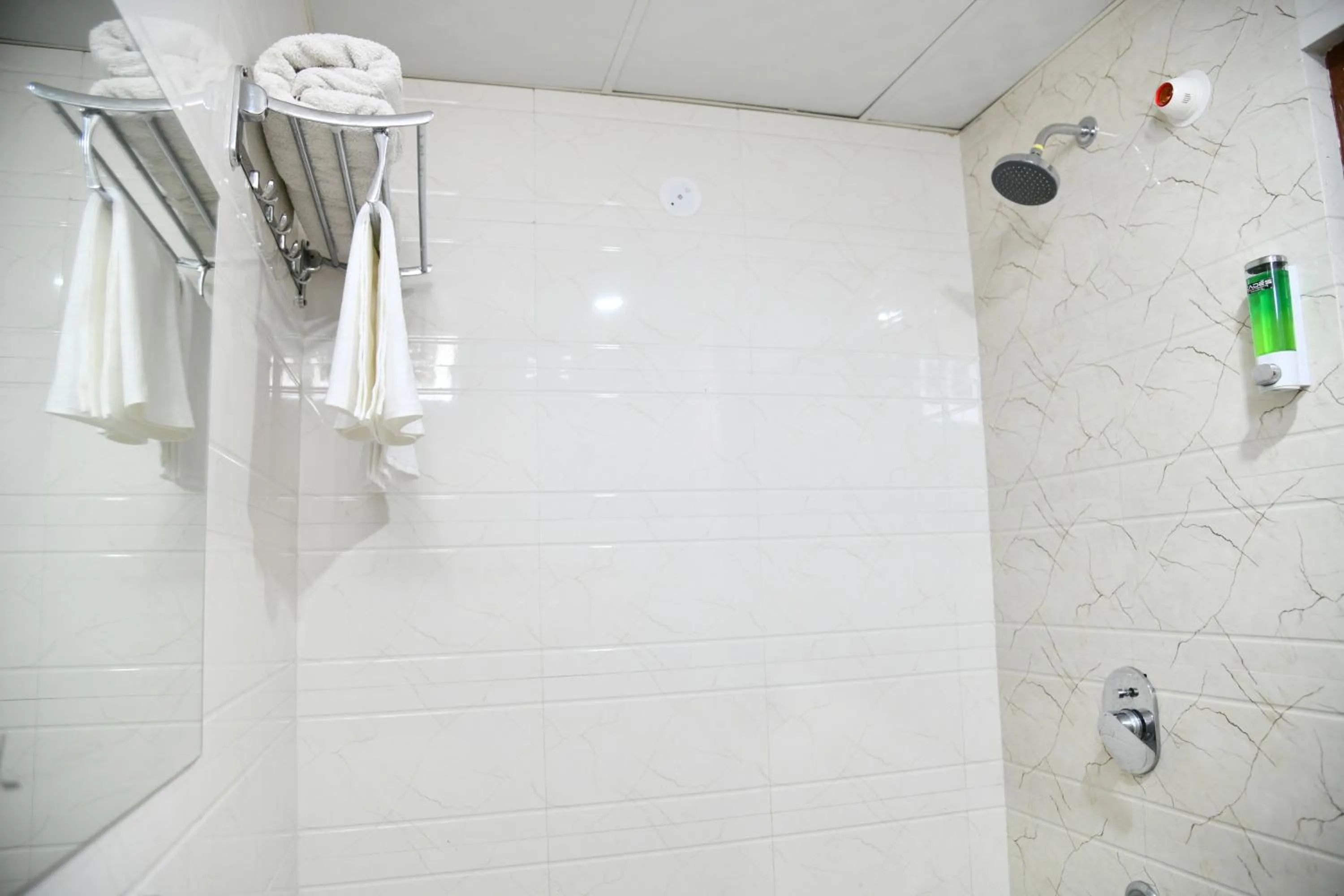 Bathroom in The Knights' Inn