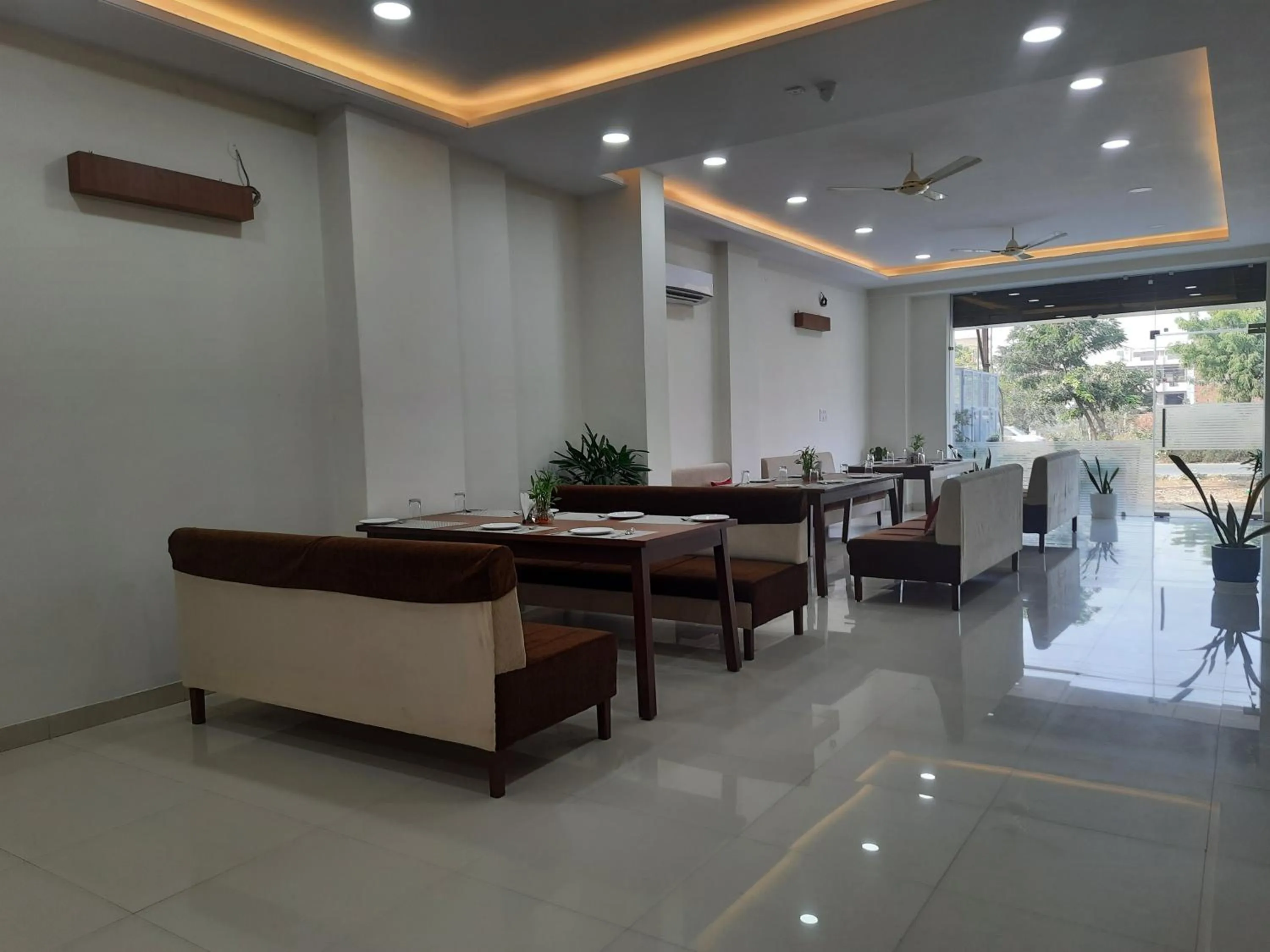 Restaurant/places to eat in The Knights' Inn