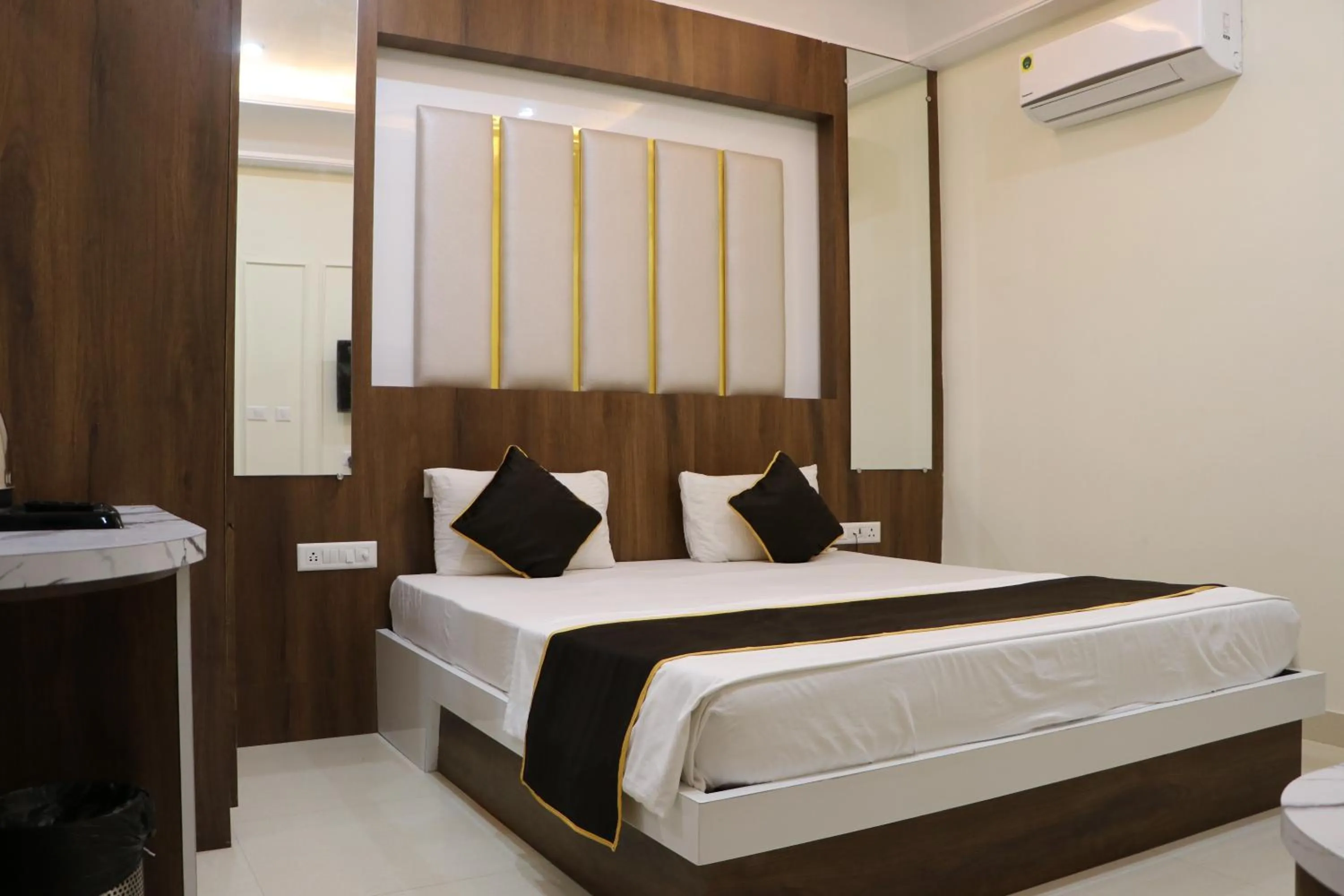 Bedroom in The Knights' Inn