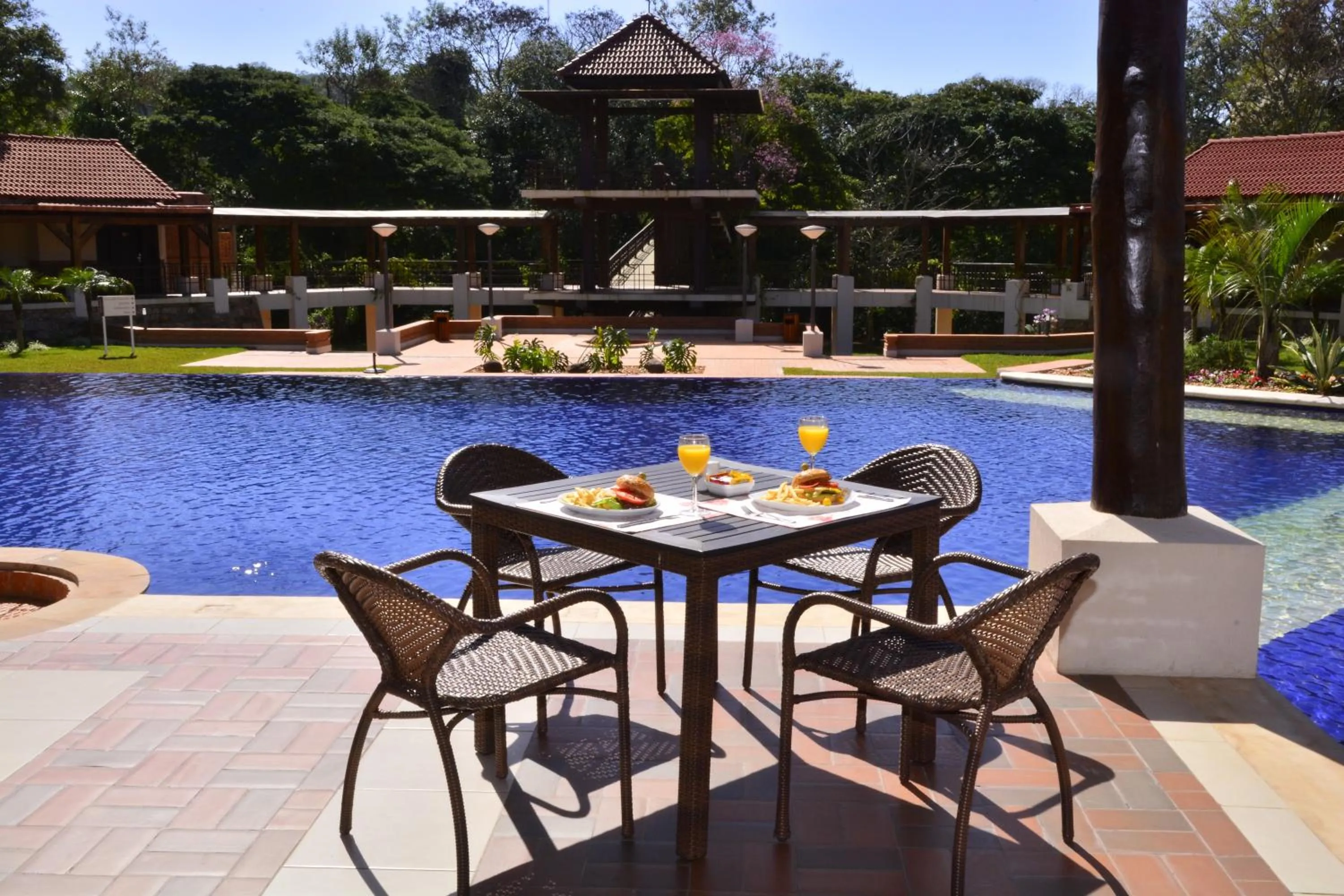 Swimming pool in Alta Gracia Parque Hotel