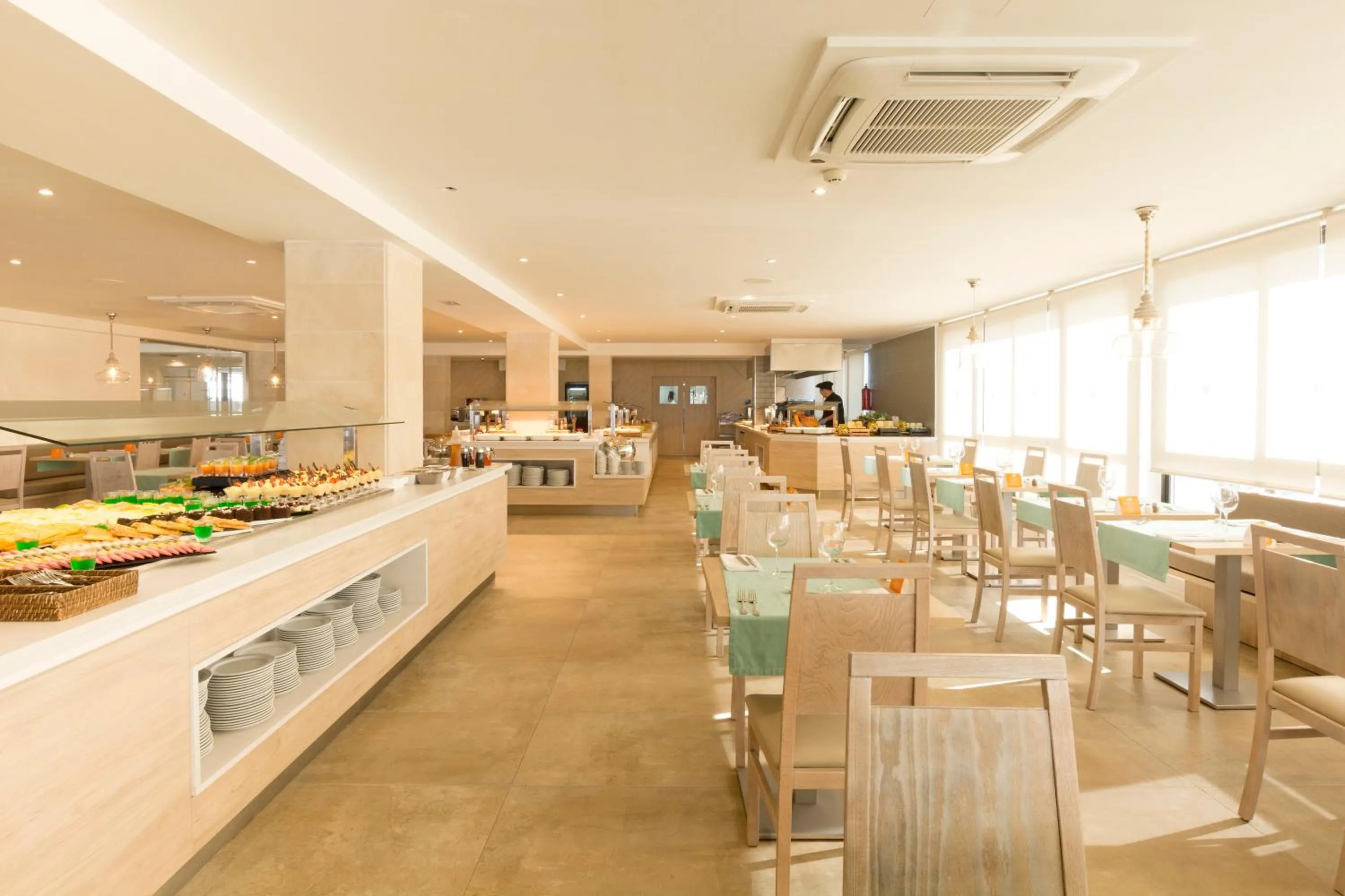 Restaurant/places to eat in HSM Regana - Adults Only