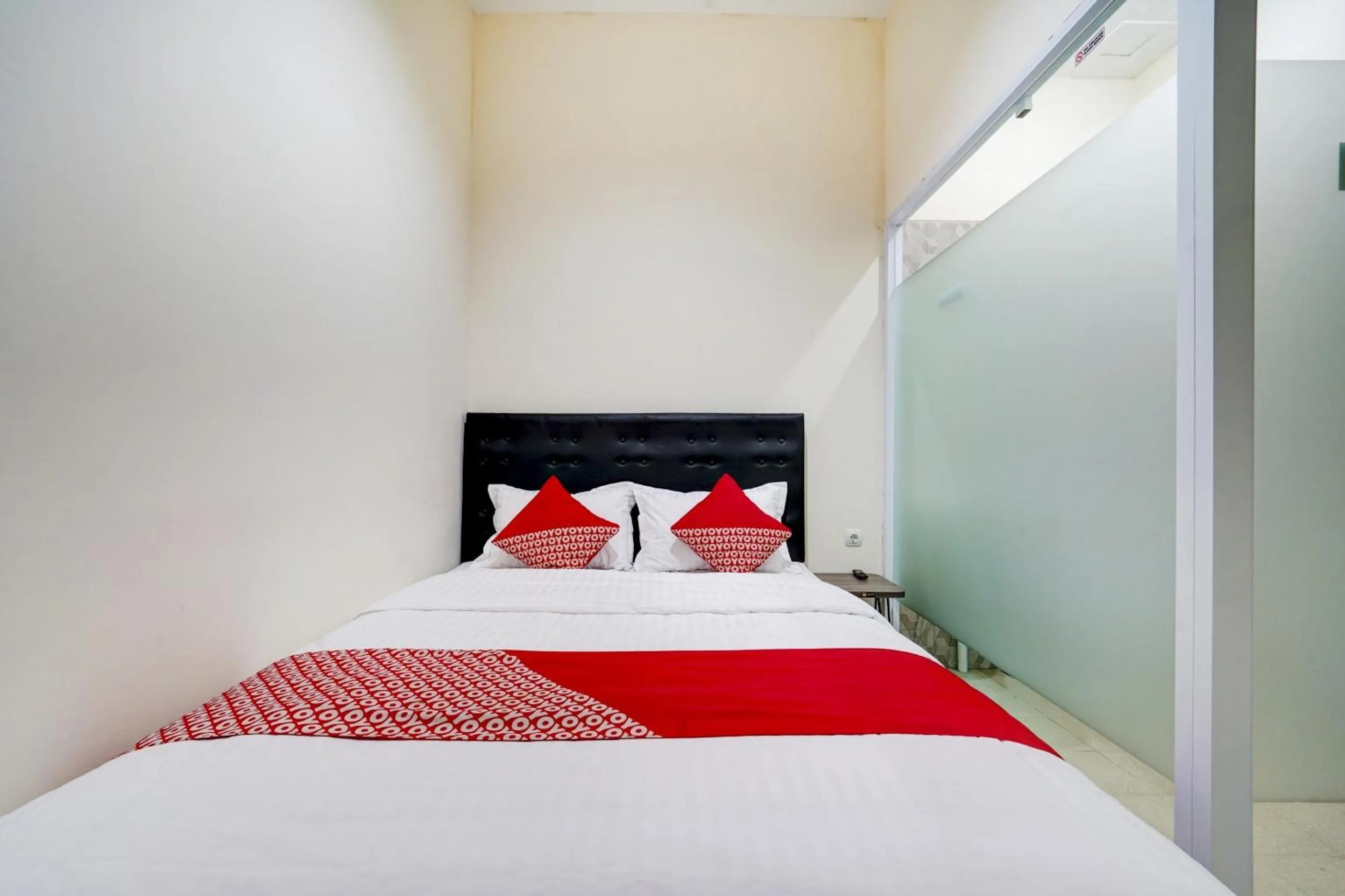 Bedroom, Bed in Hotel O River inn Malioboro