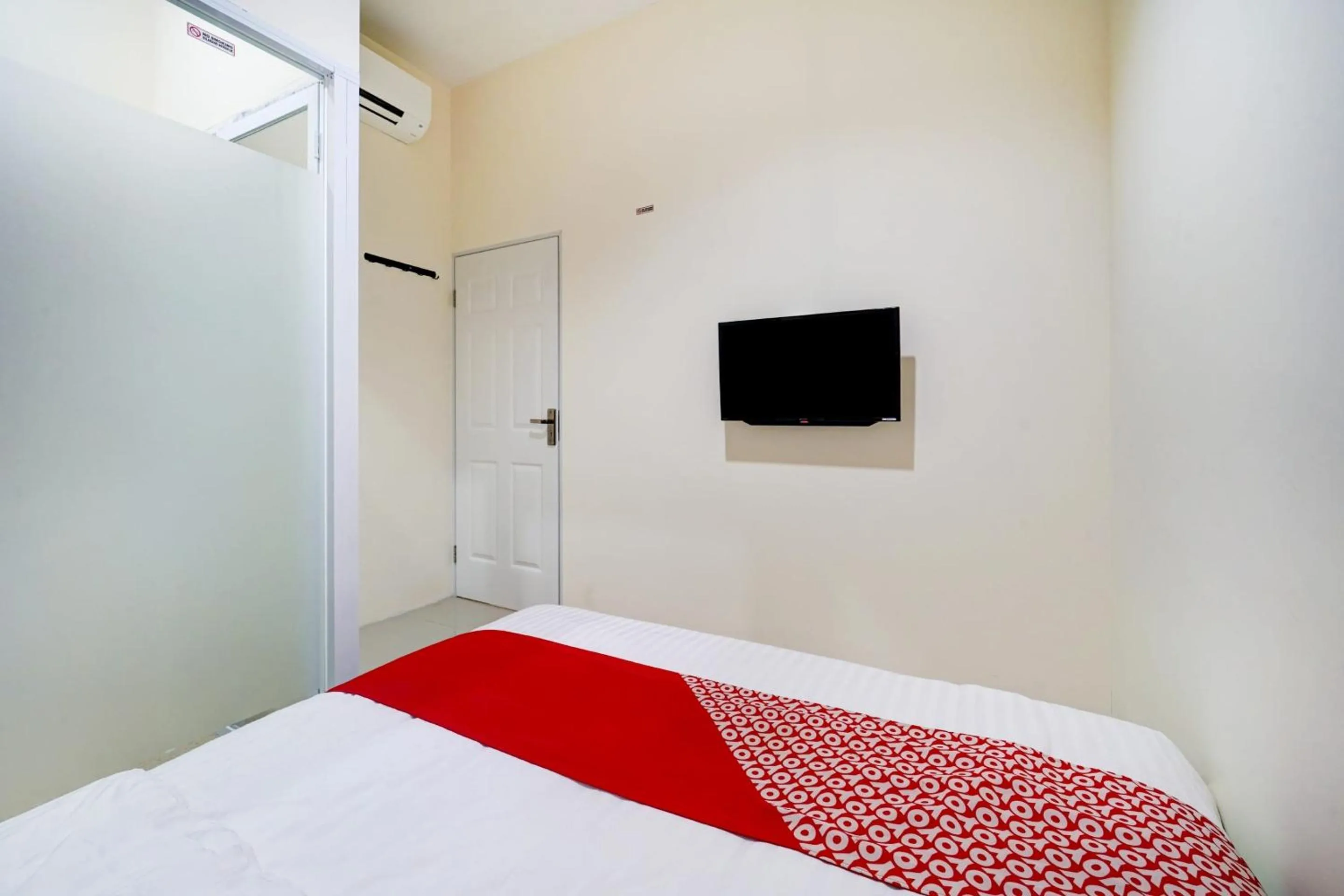 Bedroom, Bed in Hotel O River inn Malioboro