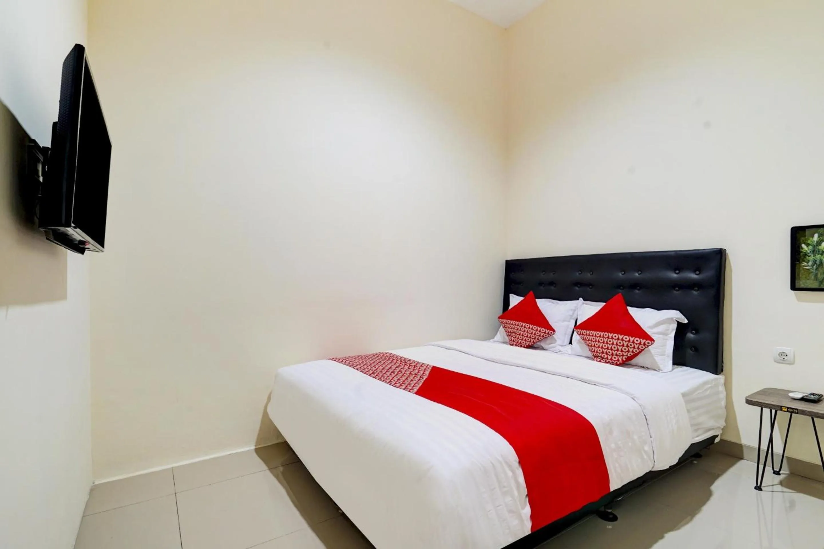Bedroom, Bed in Hotel O River inn Malioboro