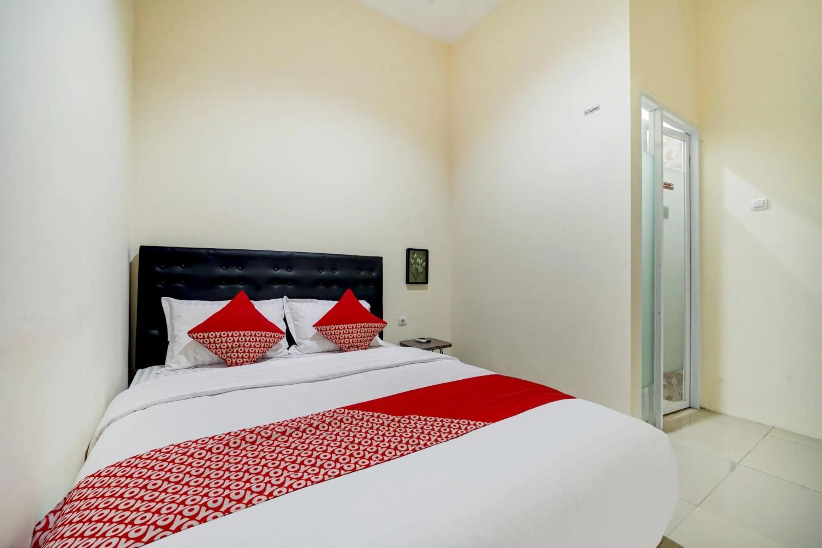 Bedroom, Bed in Hotel O River inn Malioboro