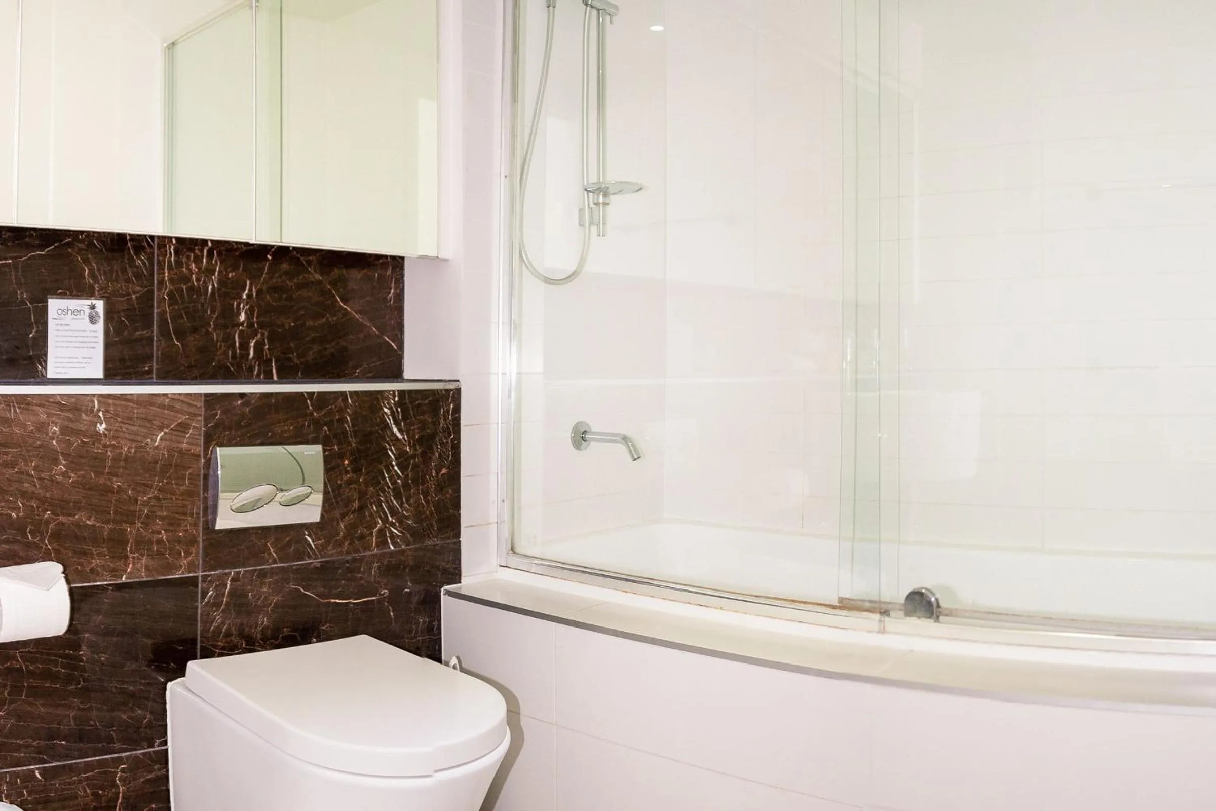 Toilet in Oshen Holiday Apartments Yeppoon