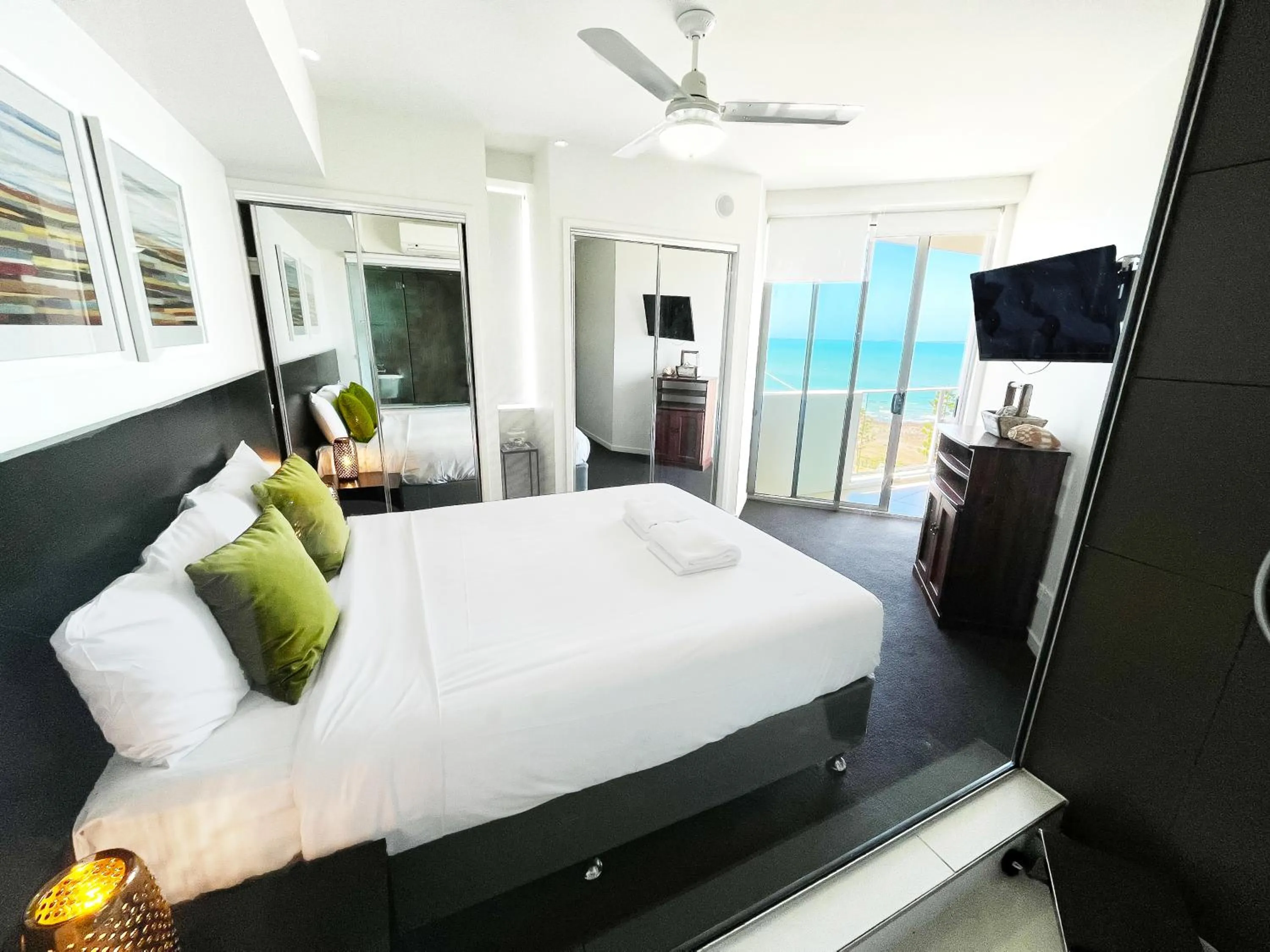 Bed in Oshen Holiday Apartments Yeppoon