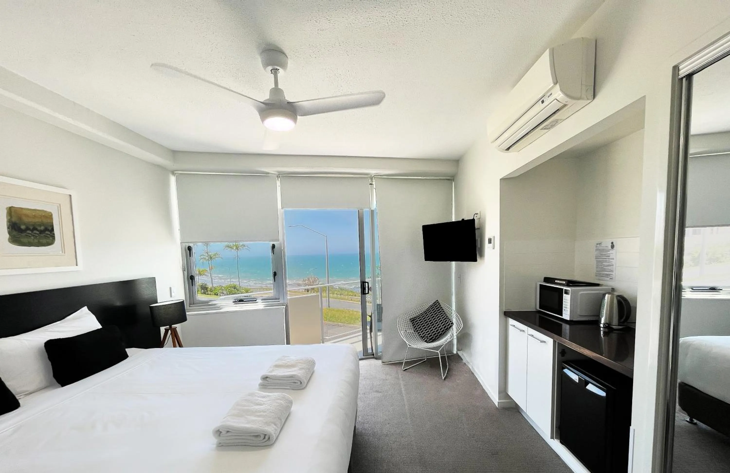 Bed in Oshen Holiday Apartments Yeppoon