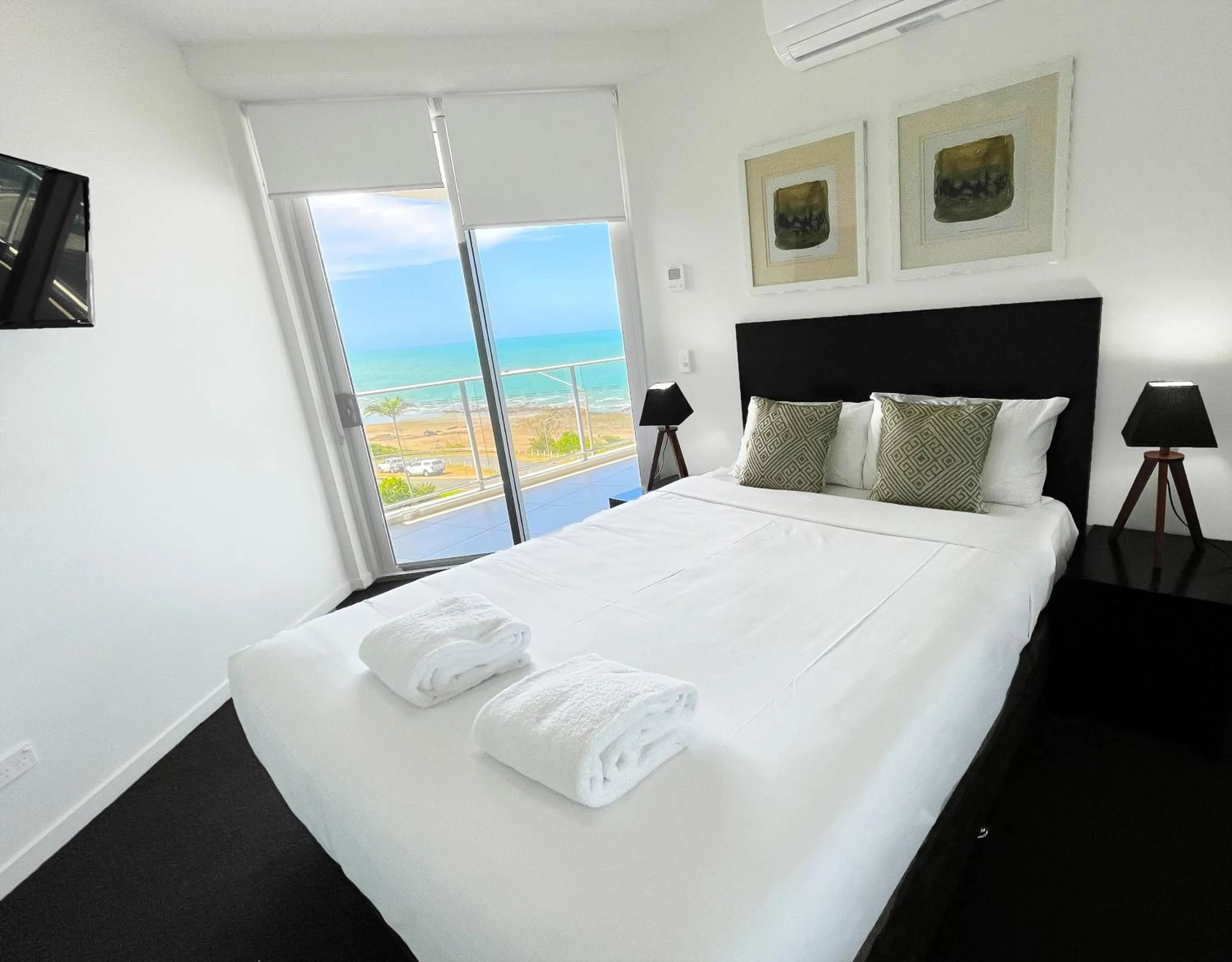 Bed in Oshen Holiday Apartments Yeppoon